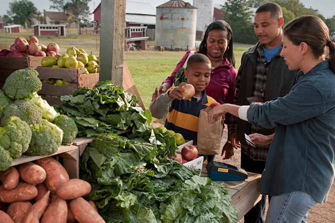 Farmers markets are their role as essential sources of healthy food for rich and poor By Edna Ledesma &amp;  Alfonso Morales
