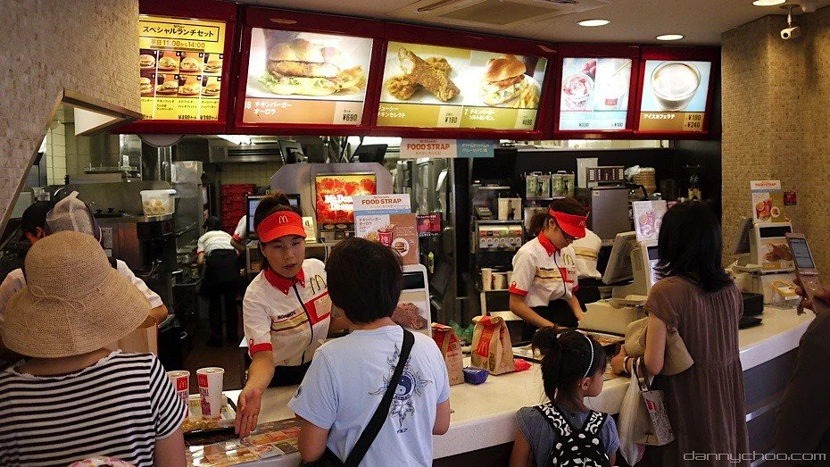 Does raising the minimum wage kill jobs? Economists have been trying to answer this question for a century – and finally starting to gather data By Veronika Dolar