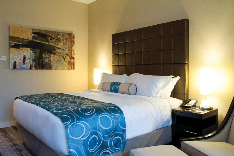 canmore-hotels-grande-rockies-guest-room-king.jpg