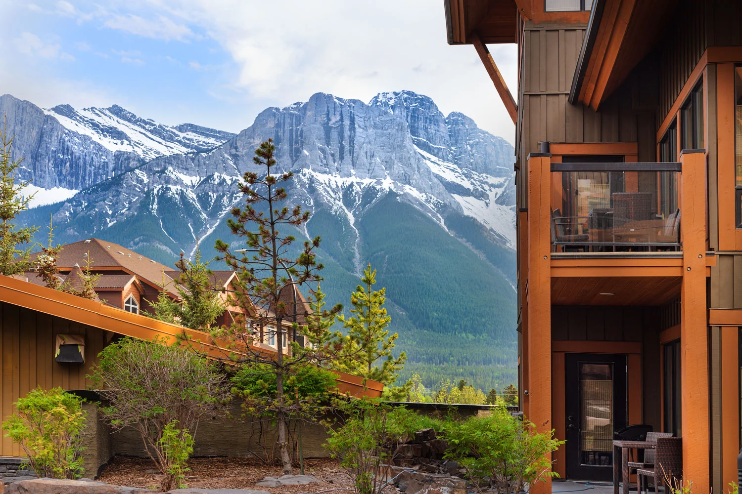 Solara-Resort-spa-Canmore-Mountain-view.jpg