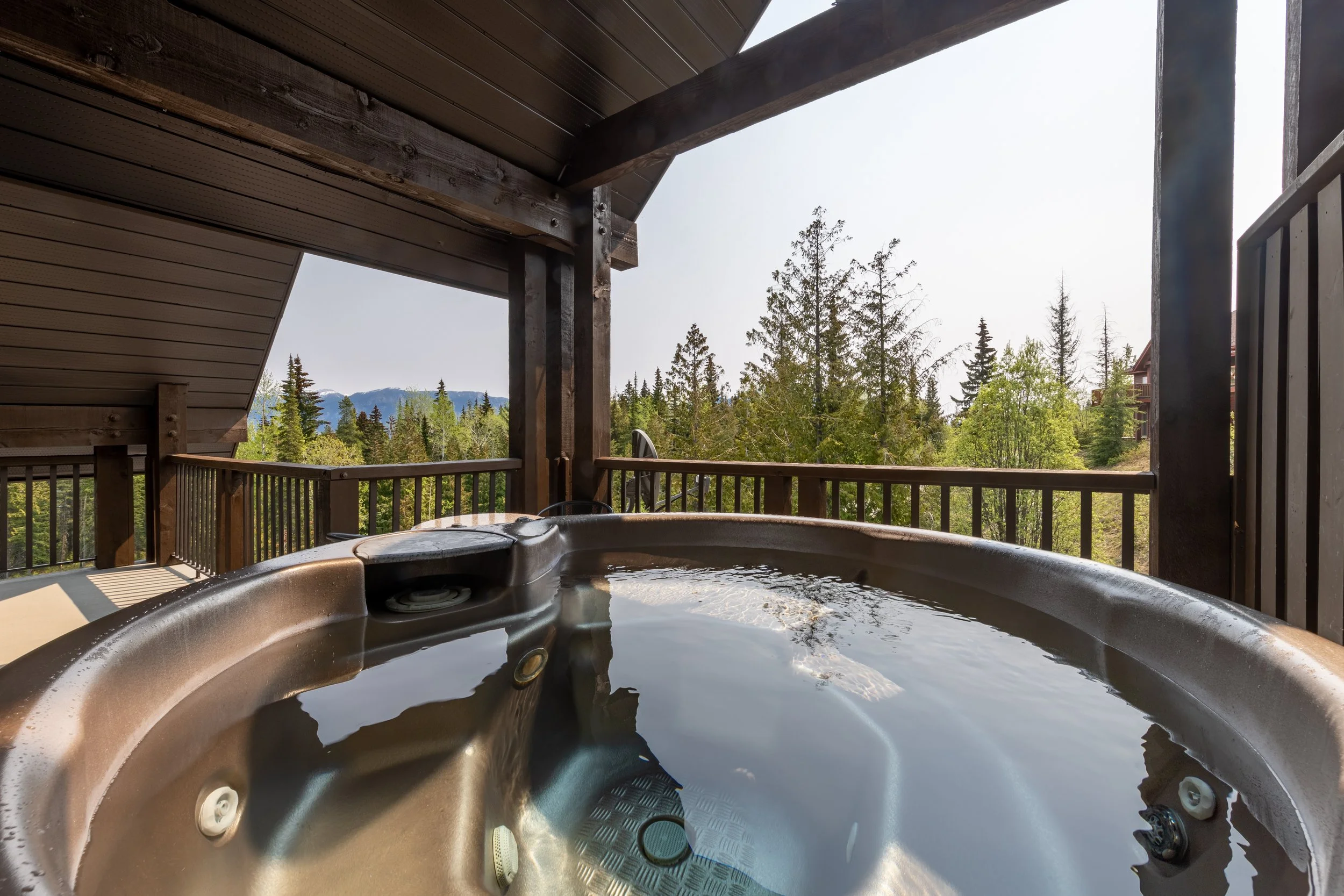 Suite Hot Tub.jpg