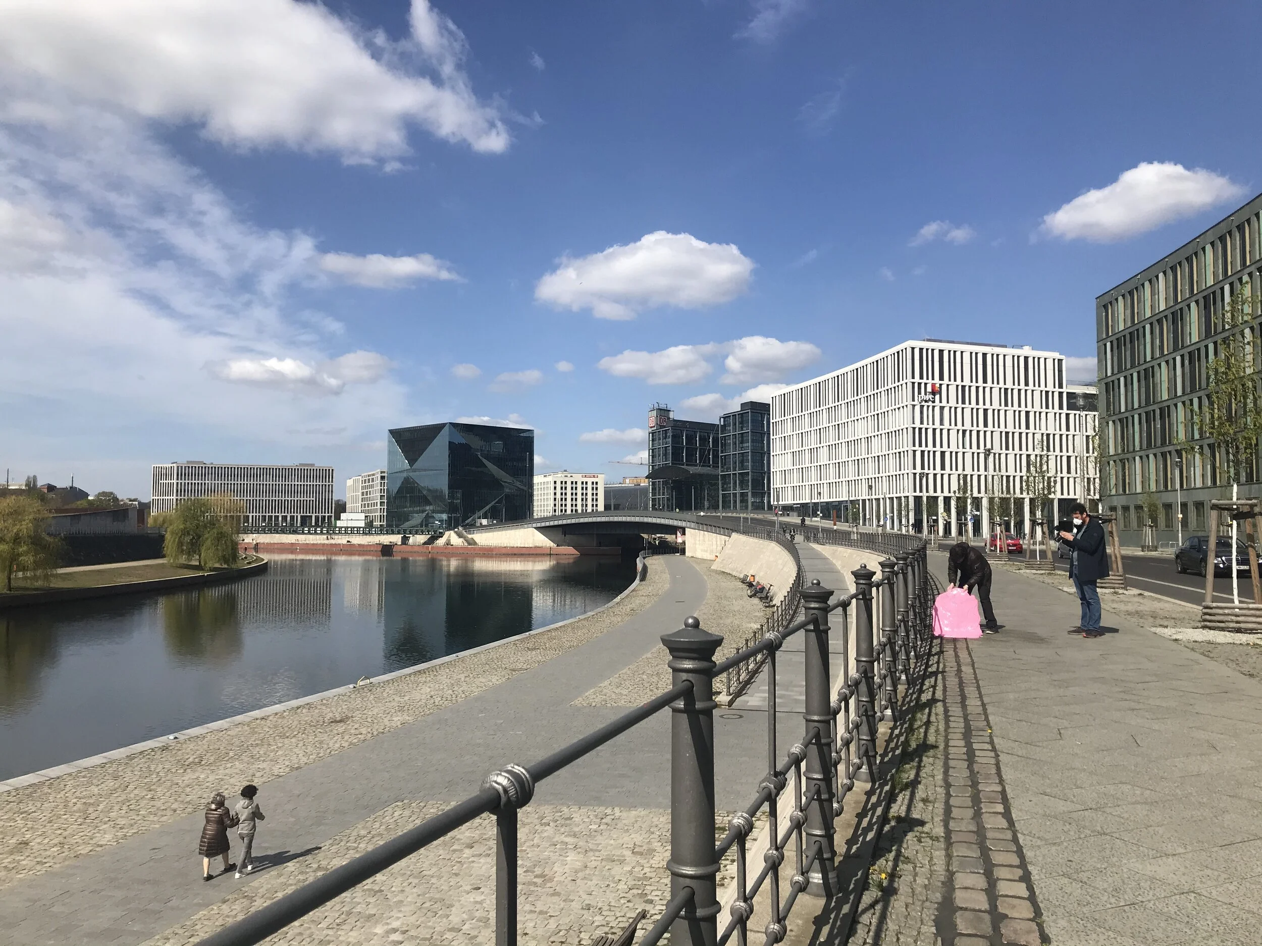 April 17th, 2020 Daniel Knorr casted the Berlin Wall site near the main station and the government buildings.