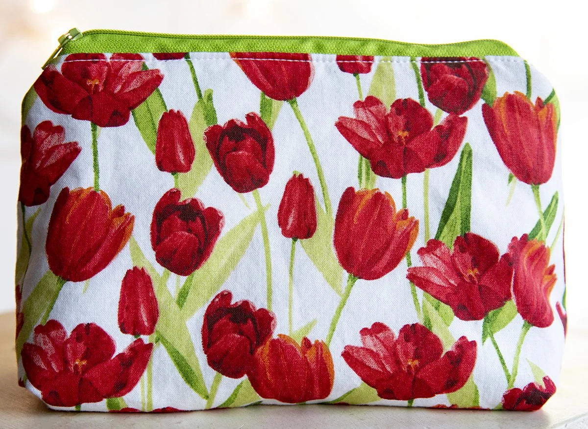 Tulips 7in makeup bag.jpg