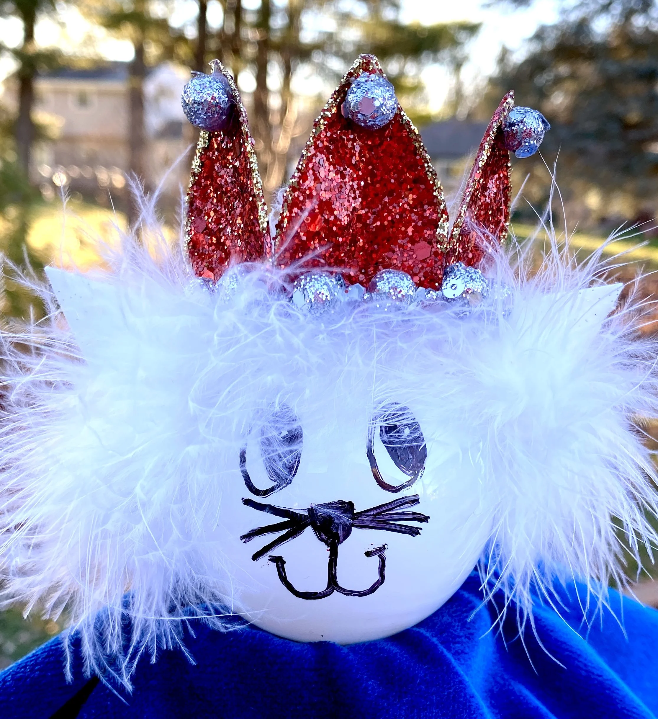 White cat ornament Queen.JPG