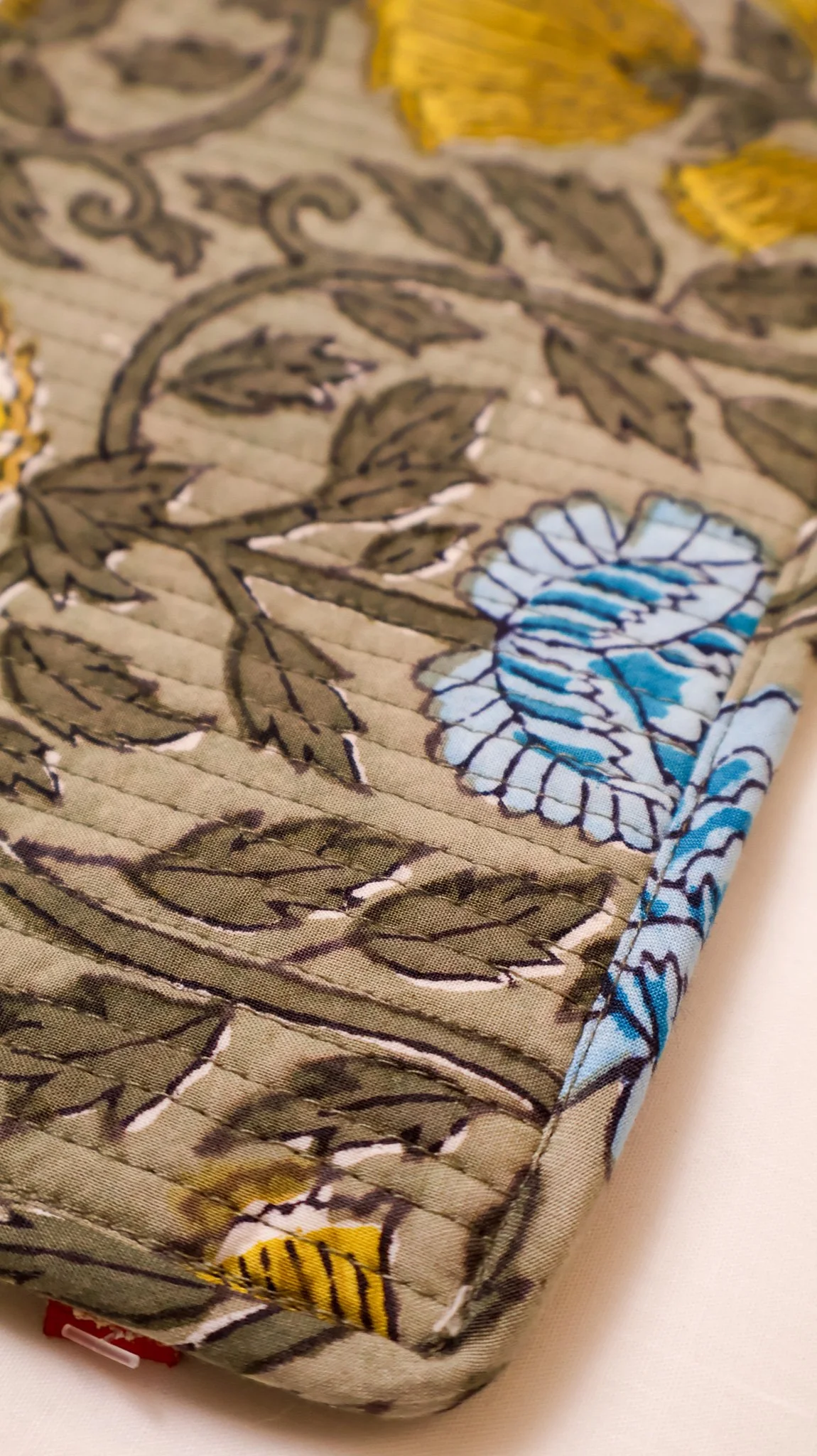 POUCH - KHAKI FLORAL - DETAIL.jpg