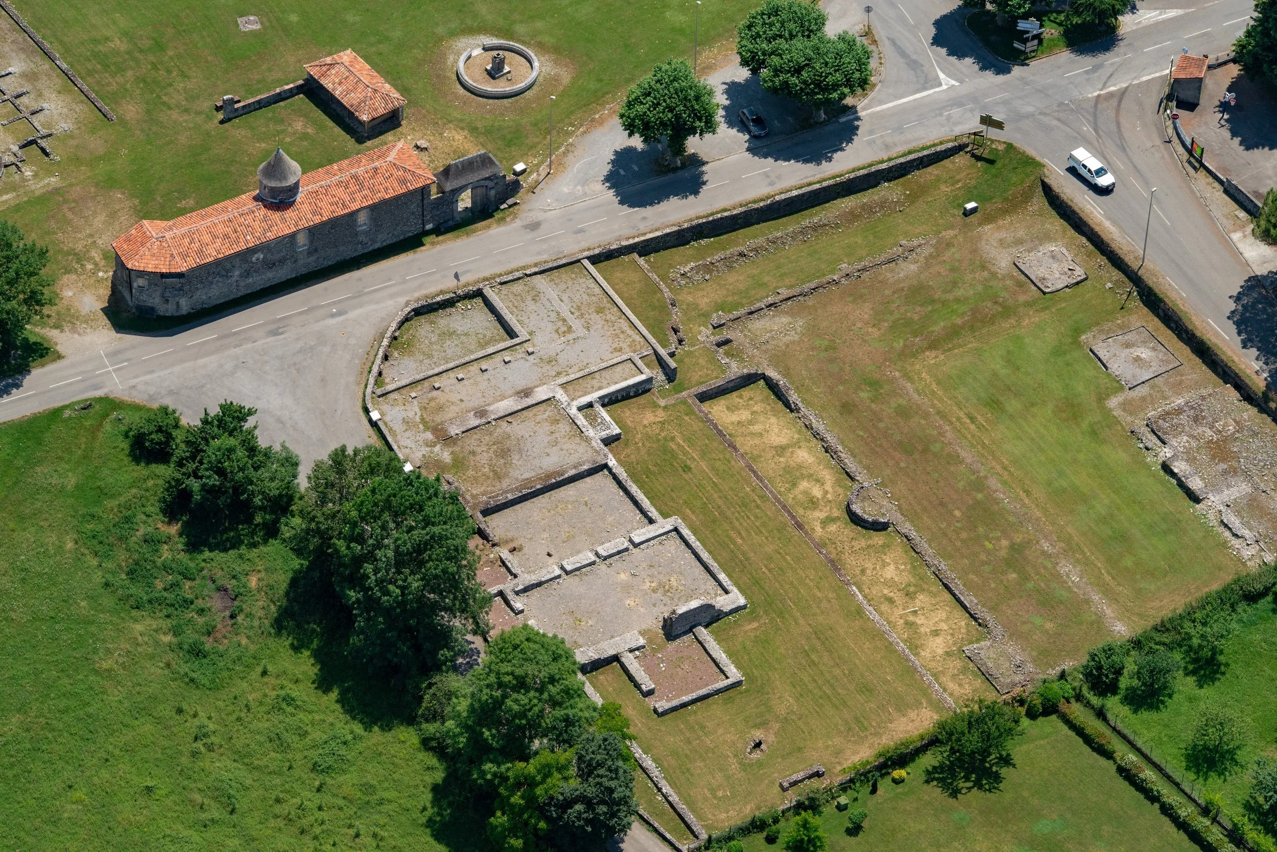 08-juillet-2018-2018-07-08---Saint-Bertrand-de-Comminges-Vue-d-helicoptere--LoicBel--KMG3076-Loic-BEL---BEL-ET-BIEN-VU-4740x3163.jpg