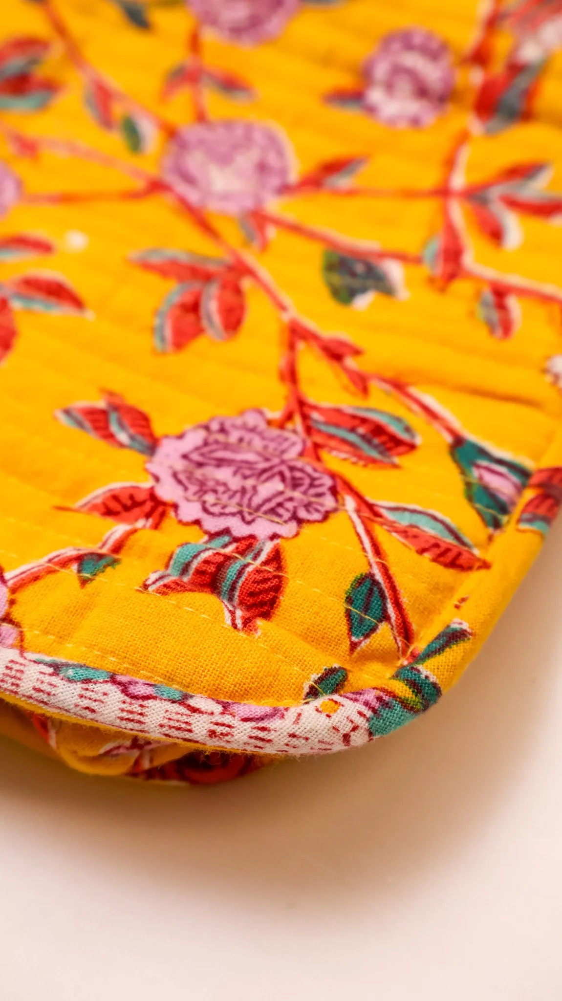 POUCH - YELLOW - DETAIL.jpg