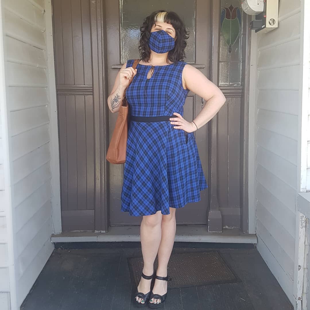 From the Designer's Wardrobe! 👘👗👚
I'm off to get my click-and-collect groceries like a conscientious citizen - any excuse to dress up, amiright?!
This dress is made up of a sleeveless keyhole top (bodice) on a half-circle skirt. I only use a few w