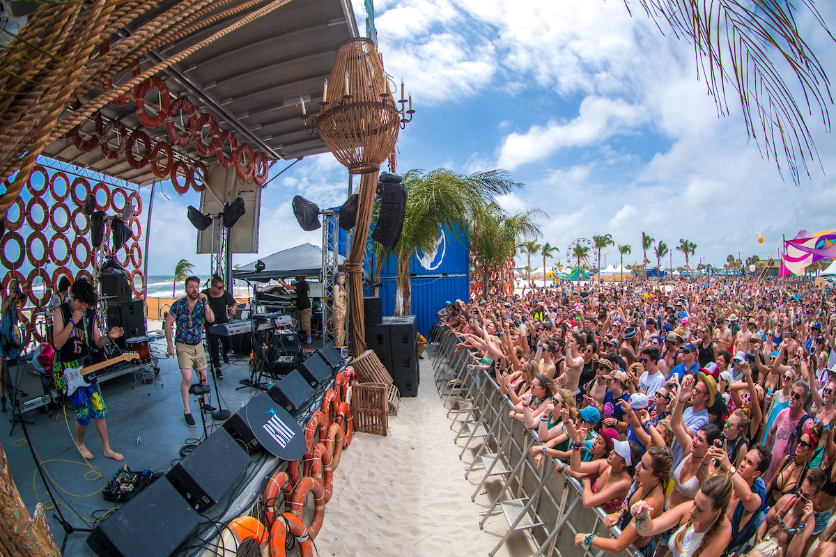  Courtesy of Hangout Music Festival