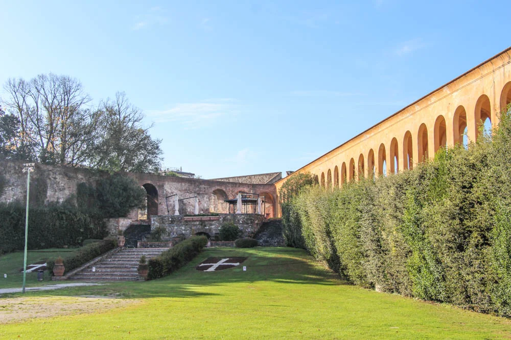 Travel guide Pisa Italy