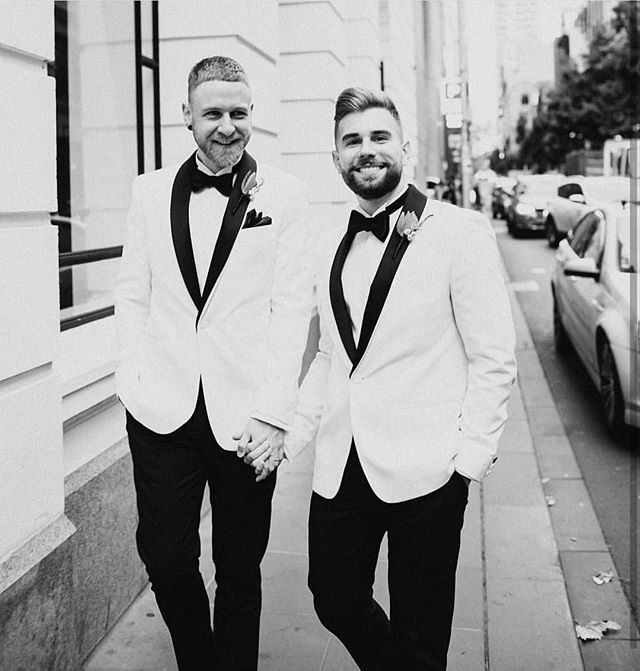 Happy first anniversary, darls! Nobody does a white tux like you two 😍 @eggbort @cdonnellon And more gorgeous photos from @hellochloemay