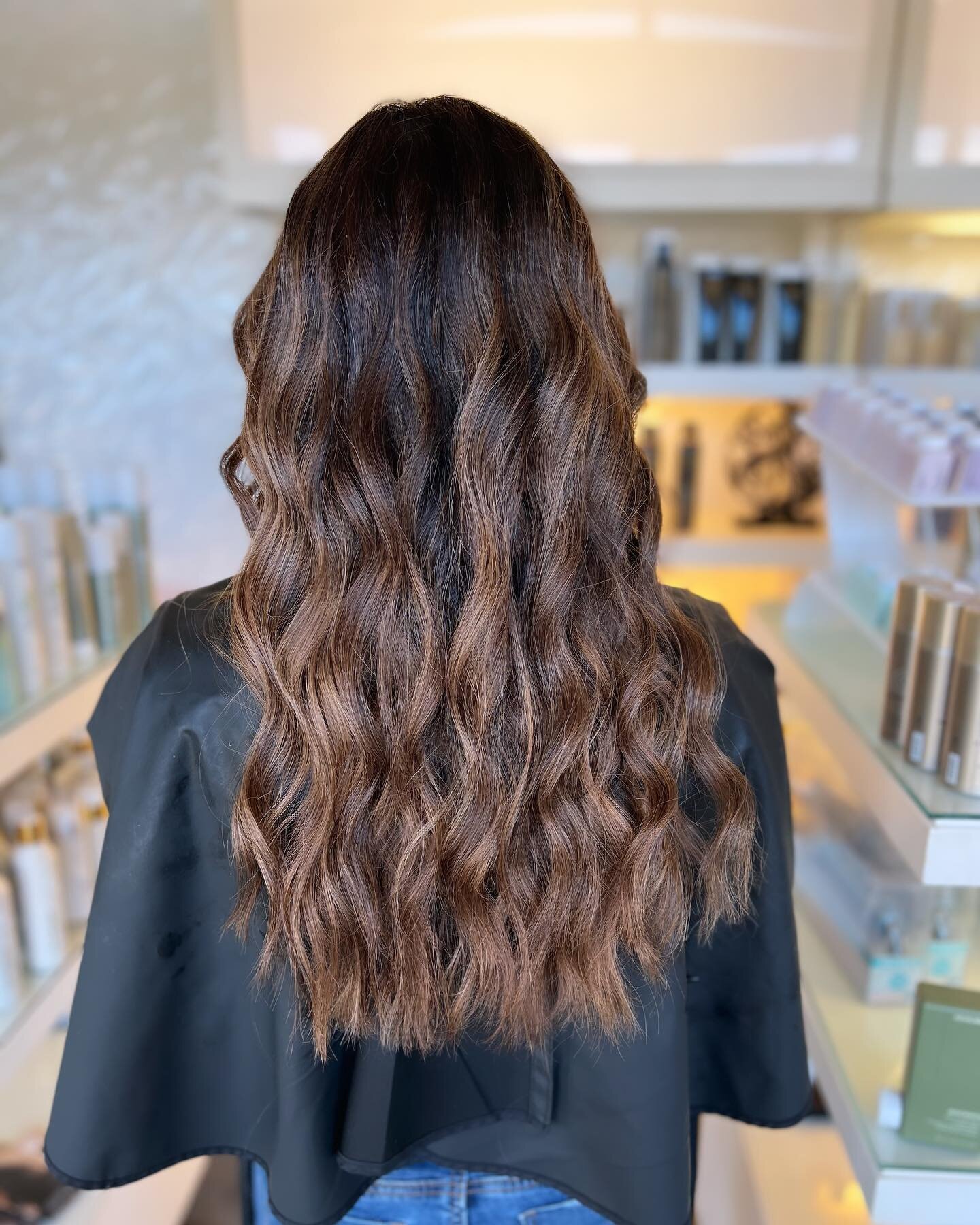 Brunette Bombshell Hair&hellip;.slay 🦋😘! (@hair.by.kailee )
.
Hermosa Salon
www.hermosa.salon
(405)285-5562
.
#brunette #hairvibes #brunettebalayage #gorgeous #luxurylife #edmondsalon #okchair #goldwellapprovedus