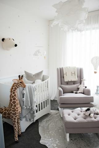 nursery feeding chair