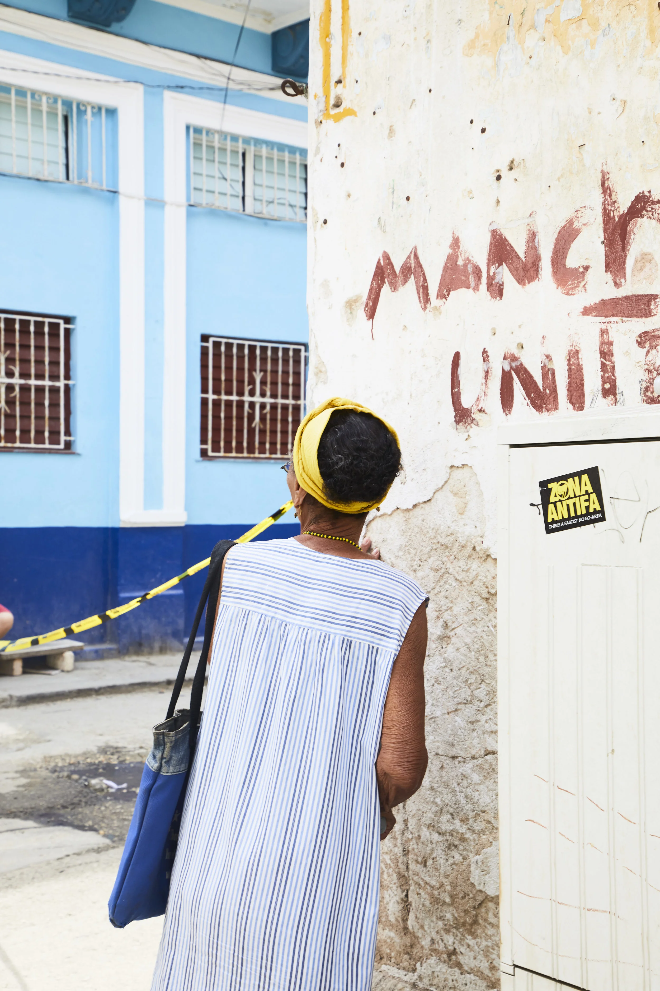 HABLA CON LA ESPALDA