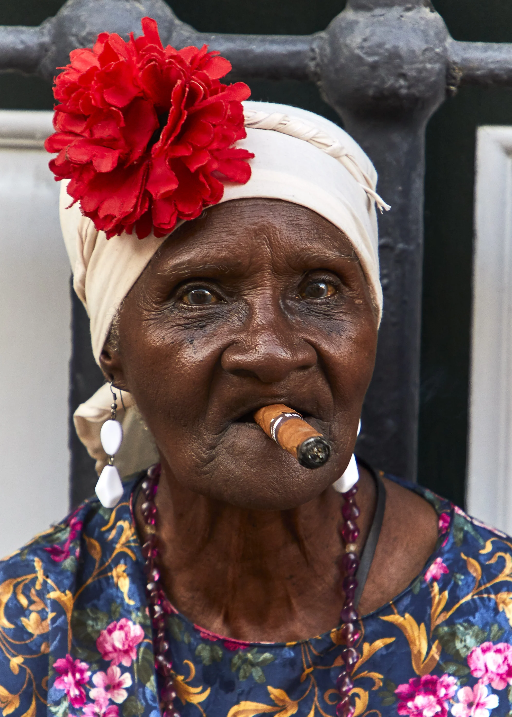 SEÑORA DEL CIGARRO