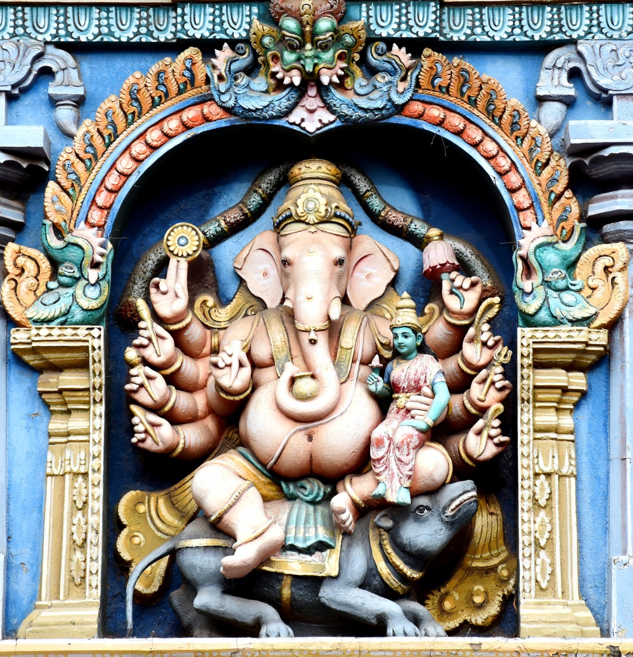 ganesha-parvathi-devi-madurai-meenakshi-amman-temple-161352.jpeg