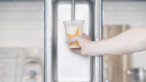 201805121_CKE_HARDEES_JOLLY-MILK_SOCIAL-MIXING.gif