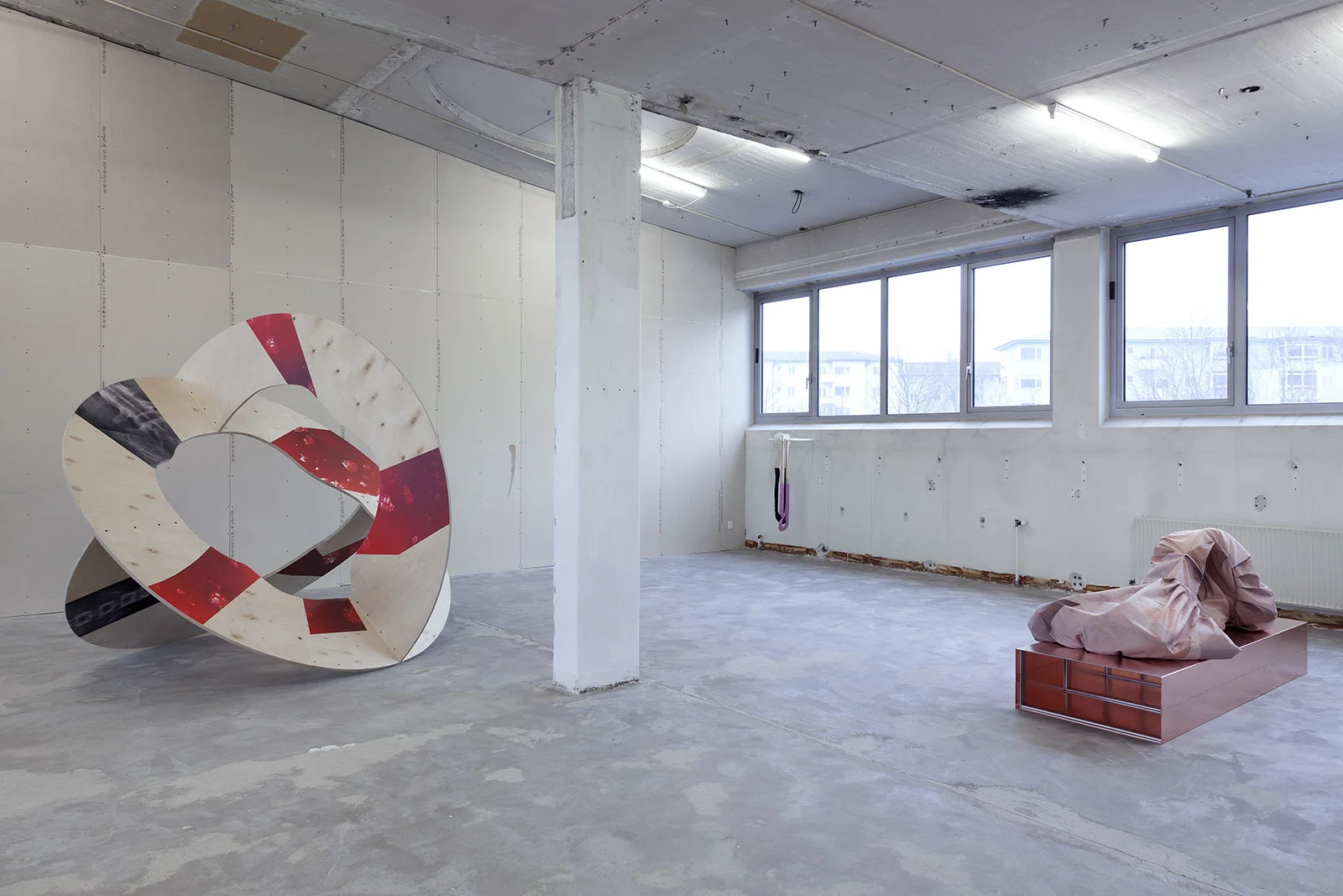 Udstillingsview Louise Sparre: Cell, Duo object, Diva.
