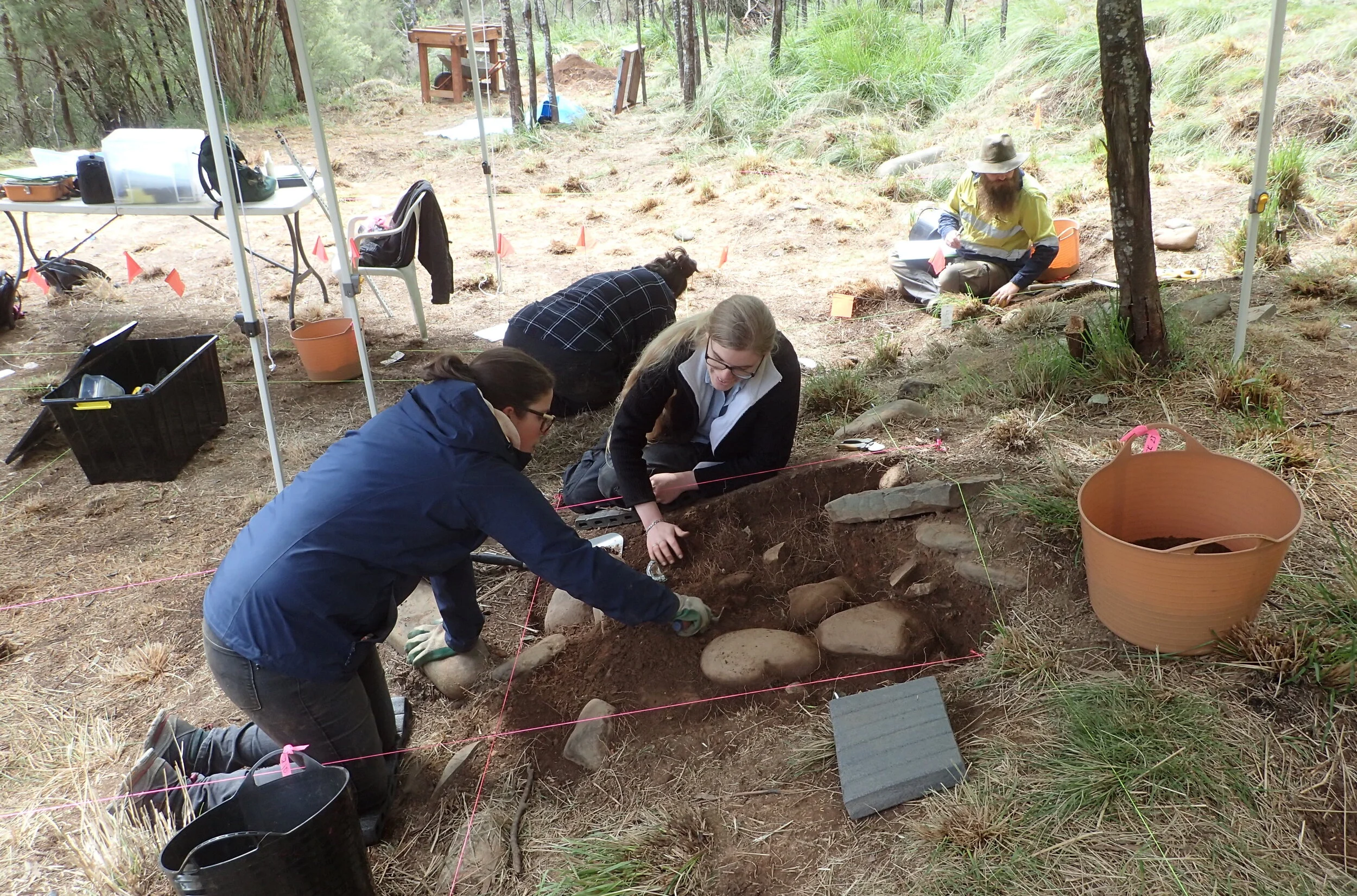 Uncovering stone rubble piles in Season Two at CK site. The piles were rich with artefacts, and may have been associated with the communal kitchen of the Village (photo: Geoff Hewitt)