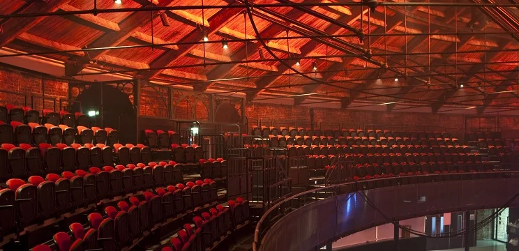 Charcoalblue-Roundhouse-Retractable-Seating-Balcony-Polysemic-002.jpg