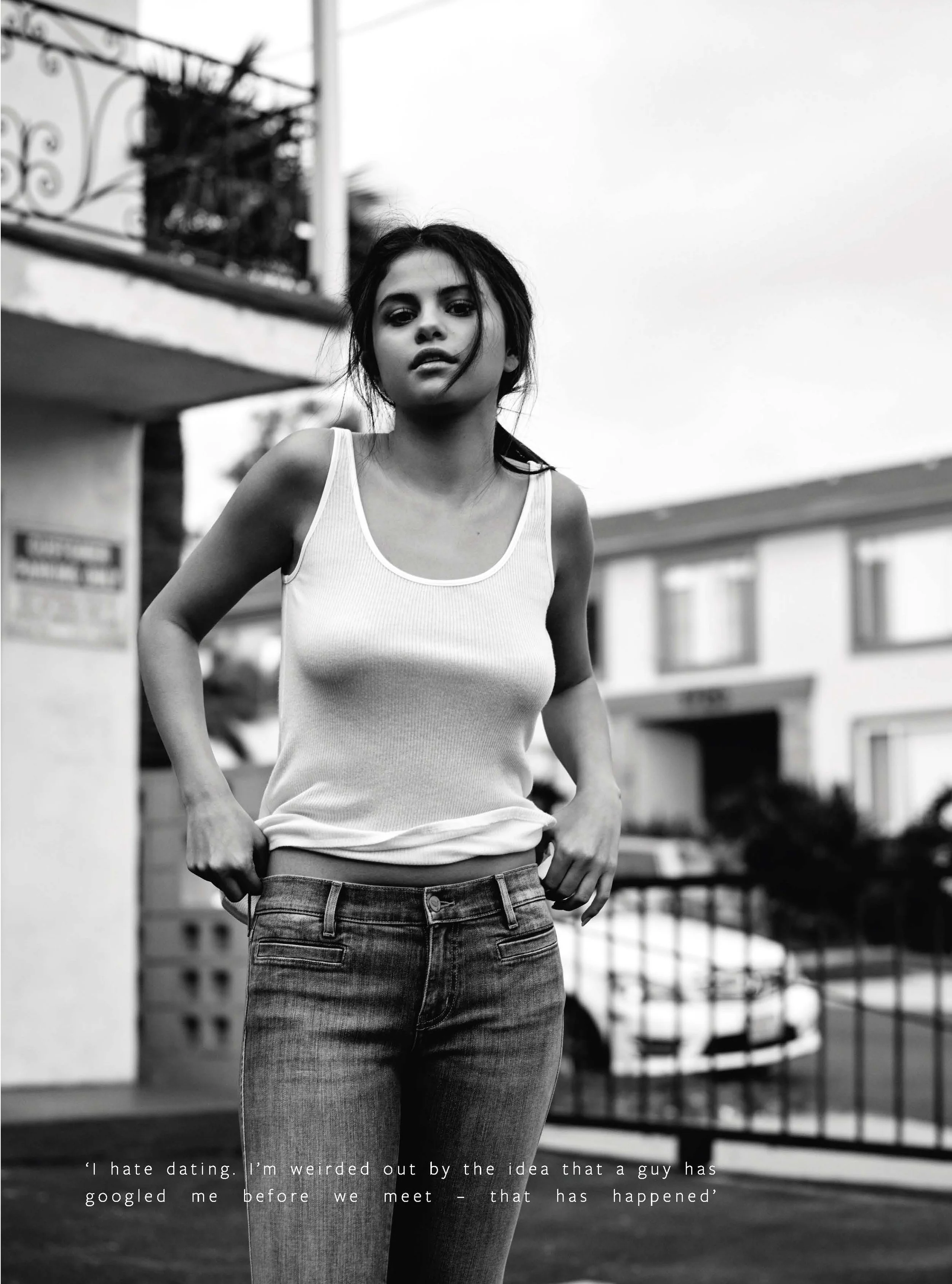 Selena G 93INS16JAN170.jpg