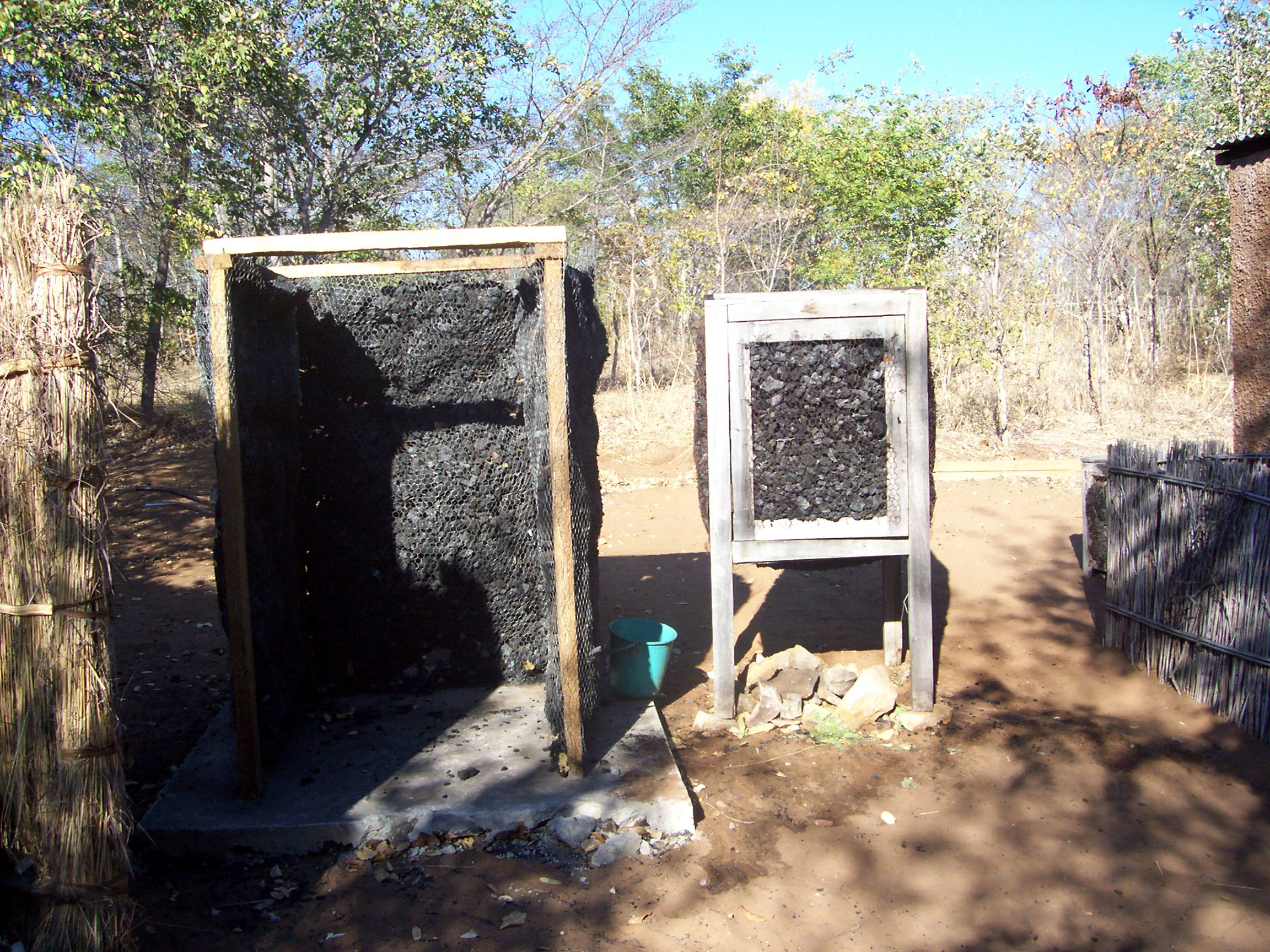 Charcoal fridge using evaporation to cool inside