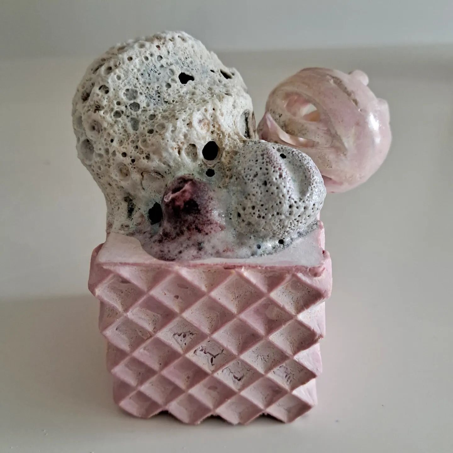 After many months experimenting with clays and glazes, I have made some progress towards what I was searching for. This is one of a series of sculptures called semifreddo that will be shown for the first time at the exhibition Feast @m2_gallery_londo