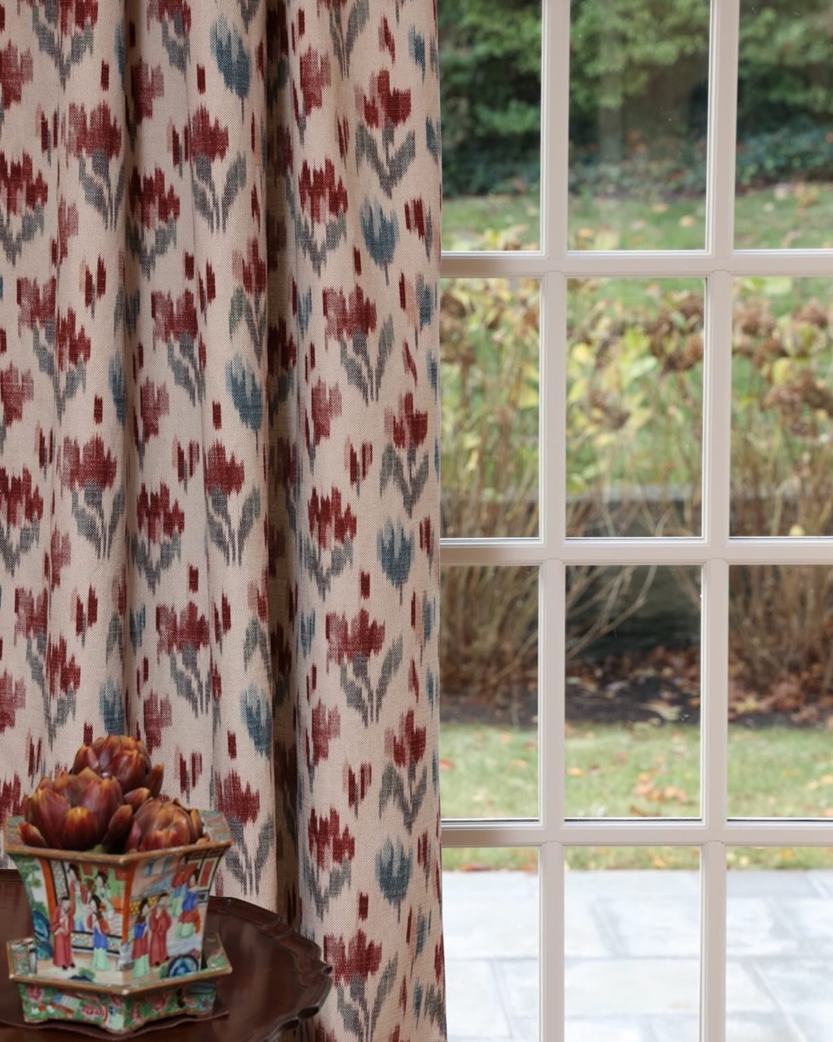 TULIP GARDEN / #136-1 in Driftwood, Blues on Beige. 
Inspired by French antiques that grace the interiors of the historic estates on the North Shore, our Tulip Garden print captures the casual elegance of stately homes,&nbsp;
Crafted with natural fib