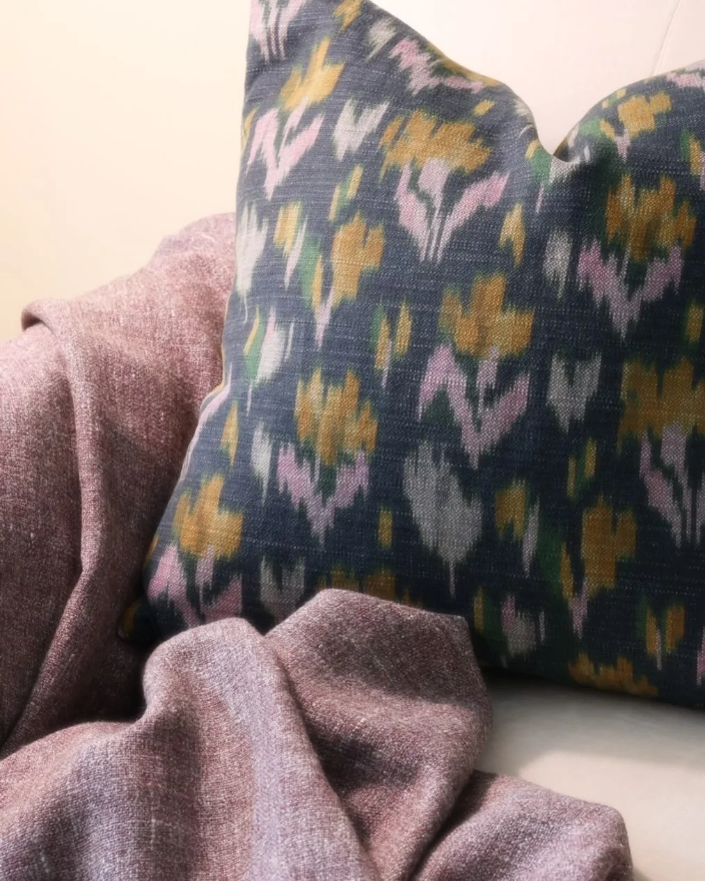 TULIP GARDEN / #136-5 in Gold, Lilac on Indigo.

LINTON / #140-5 in Mulberry.

TULIP GARDEN print is crafted with natural fibers and artfully distressed with finishing effects to evoke a softened-patina.

LINTON Belgian linen is crafted to mimic the 