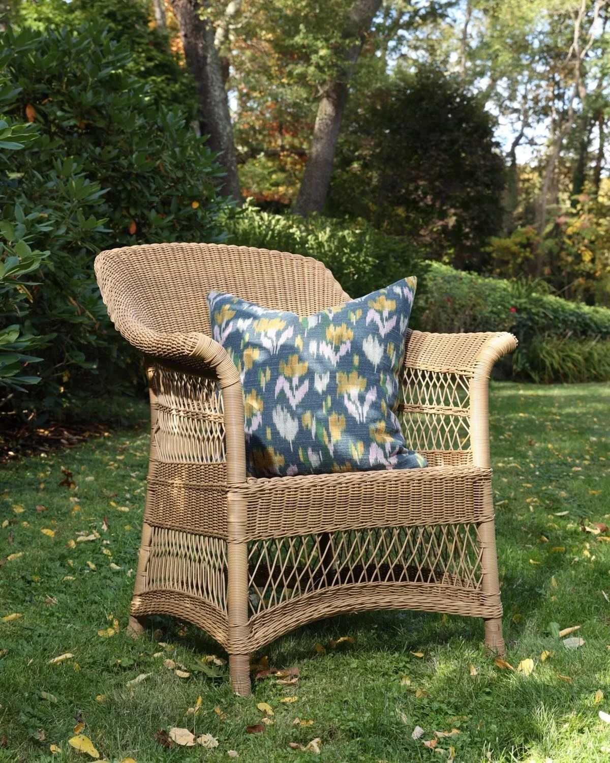 TULIP GARDEN / #136-5 in Gold, Lilac on Indigo.
The  print is crafted with natural fibers and artfully distressed with finishing effects to evoke a softened-patina.

📸 @chrisjcrowley_