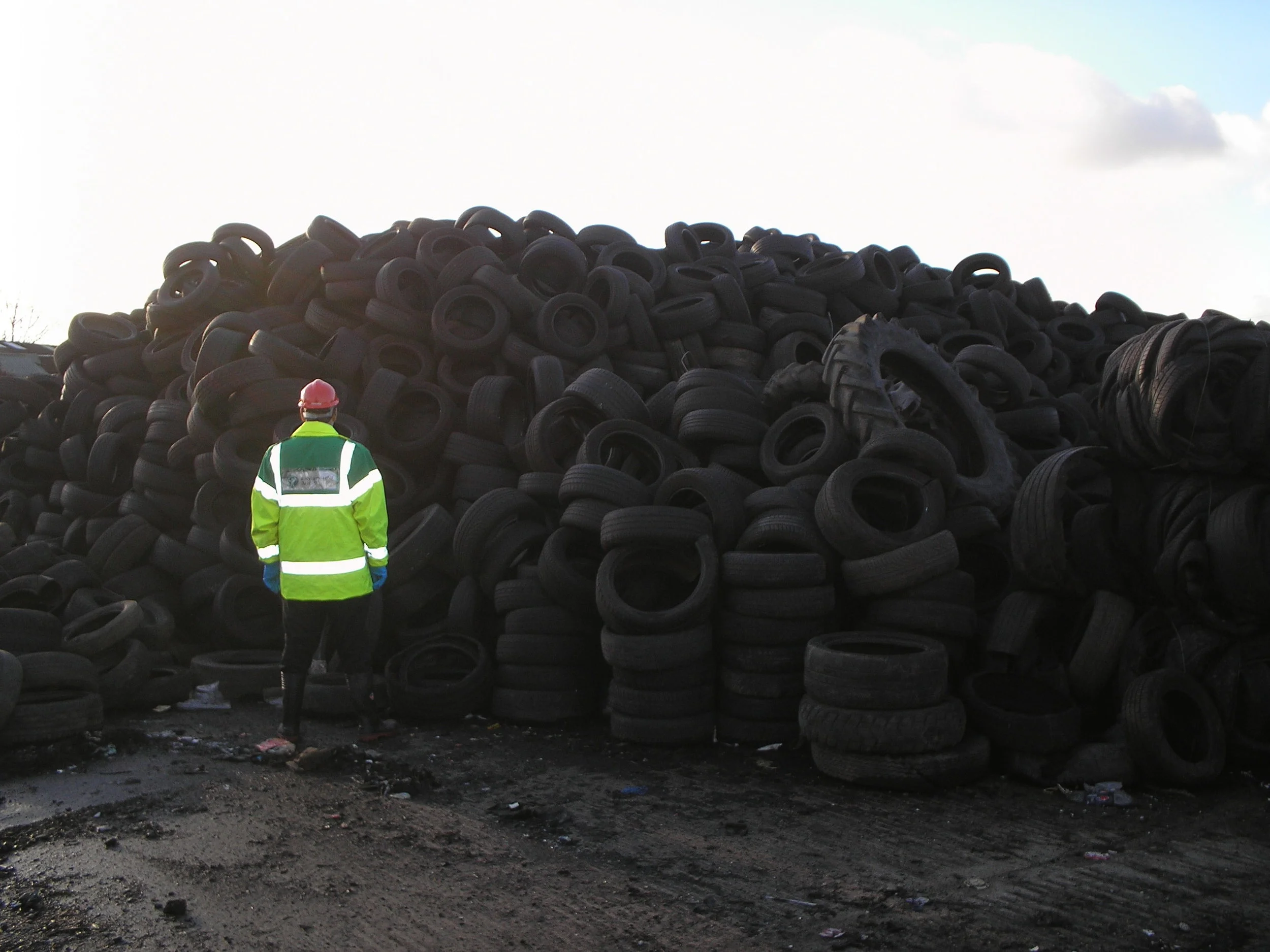 Illegal tyre dump.JPG