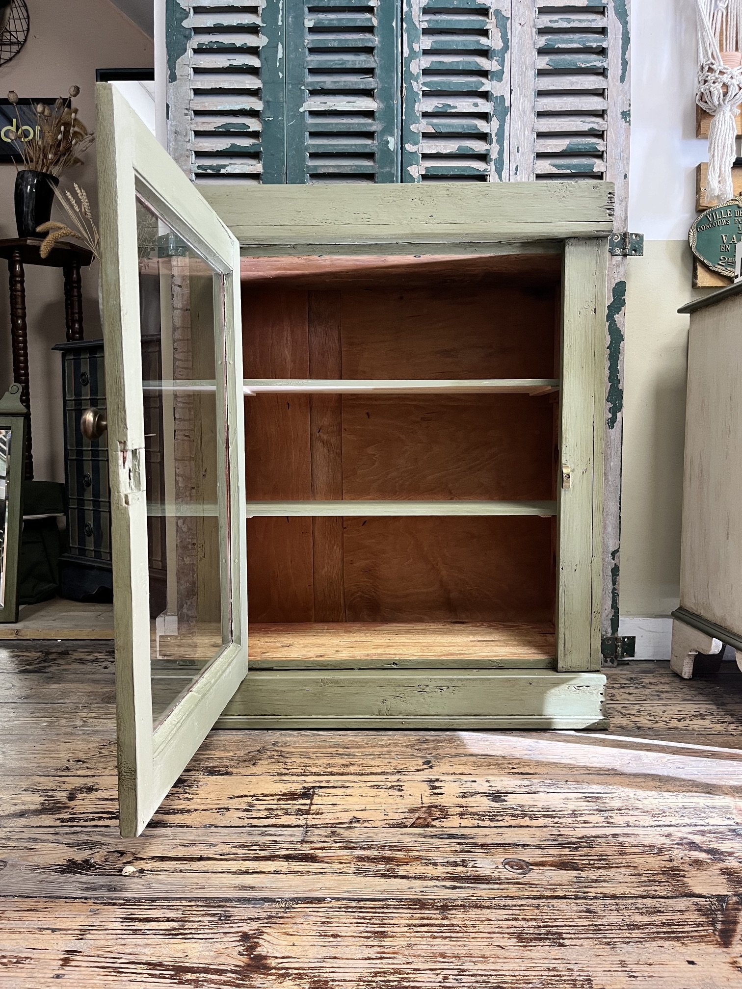 winterbearhome-olive-green-display-cabinet-03.jpeg