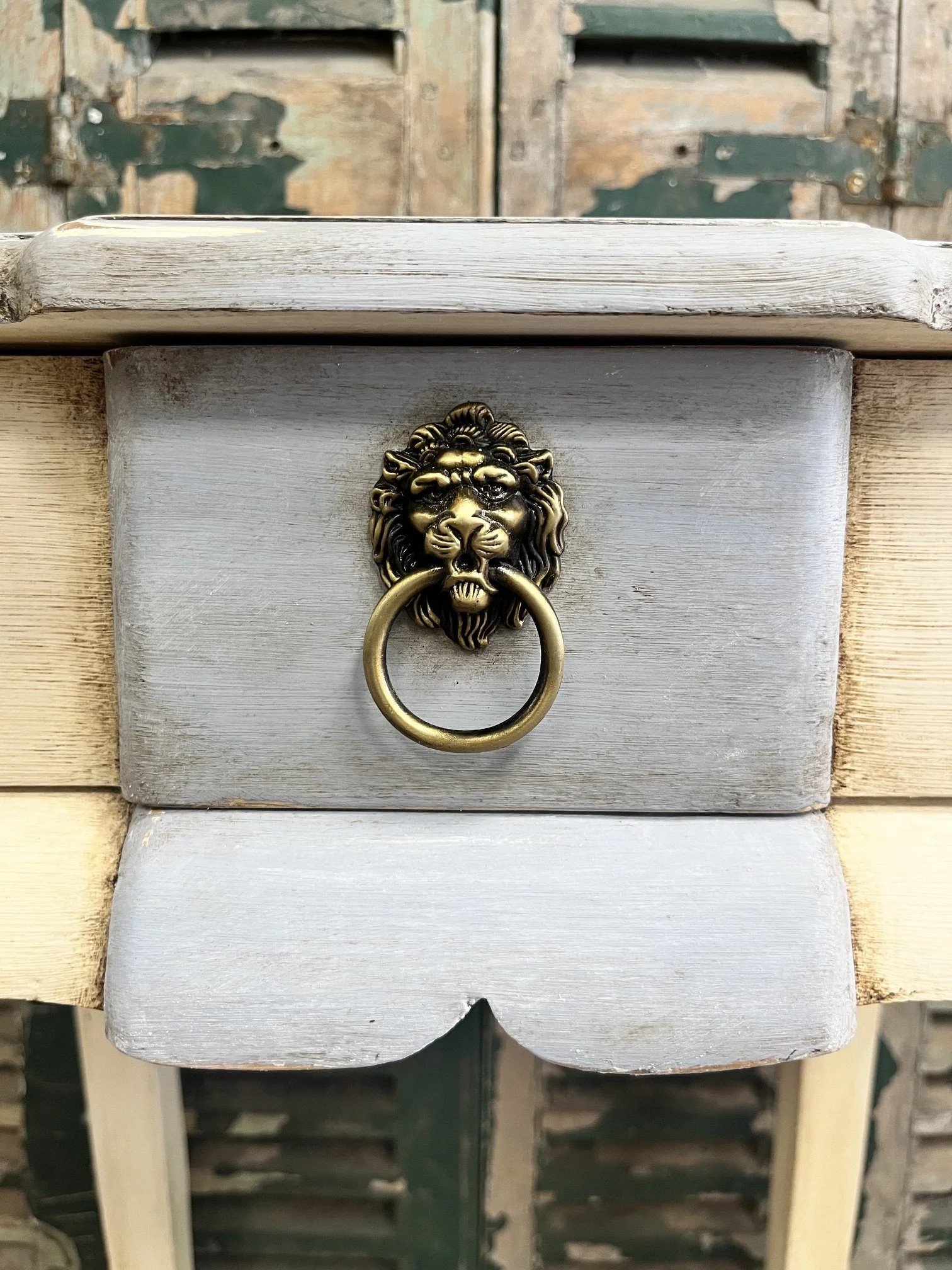 winterbearhome-rustic-lion-handle-side-table.jpeg
