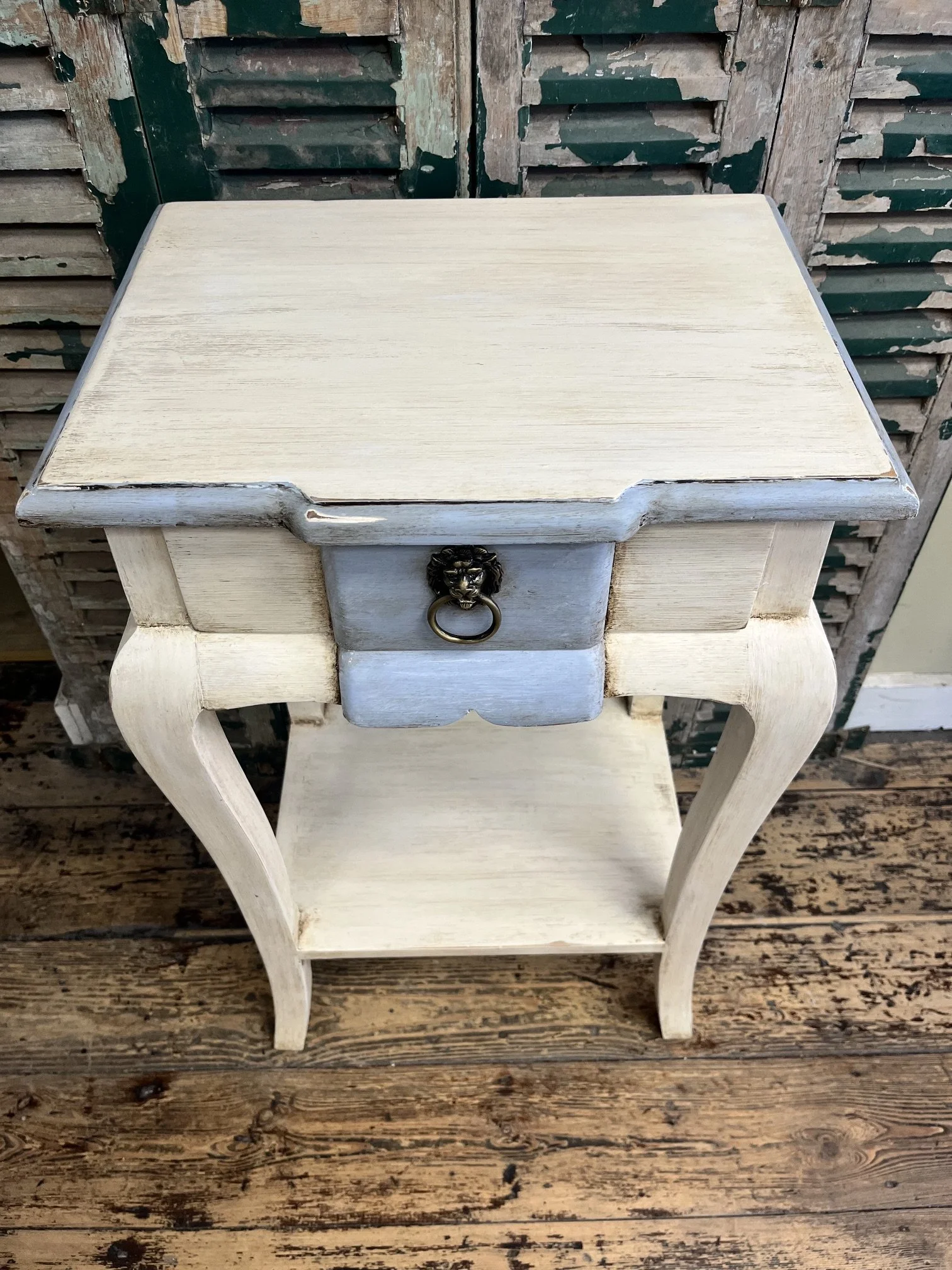 winterbearhome-rustic-lion-handle-side-table-01.jpeg