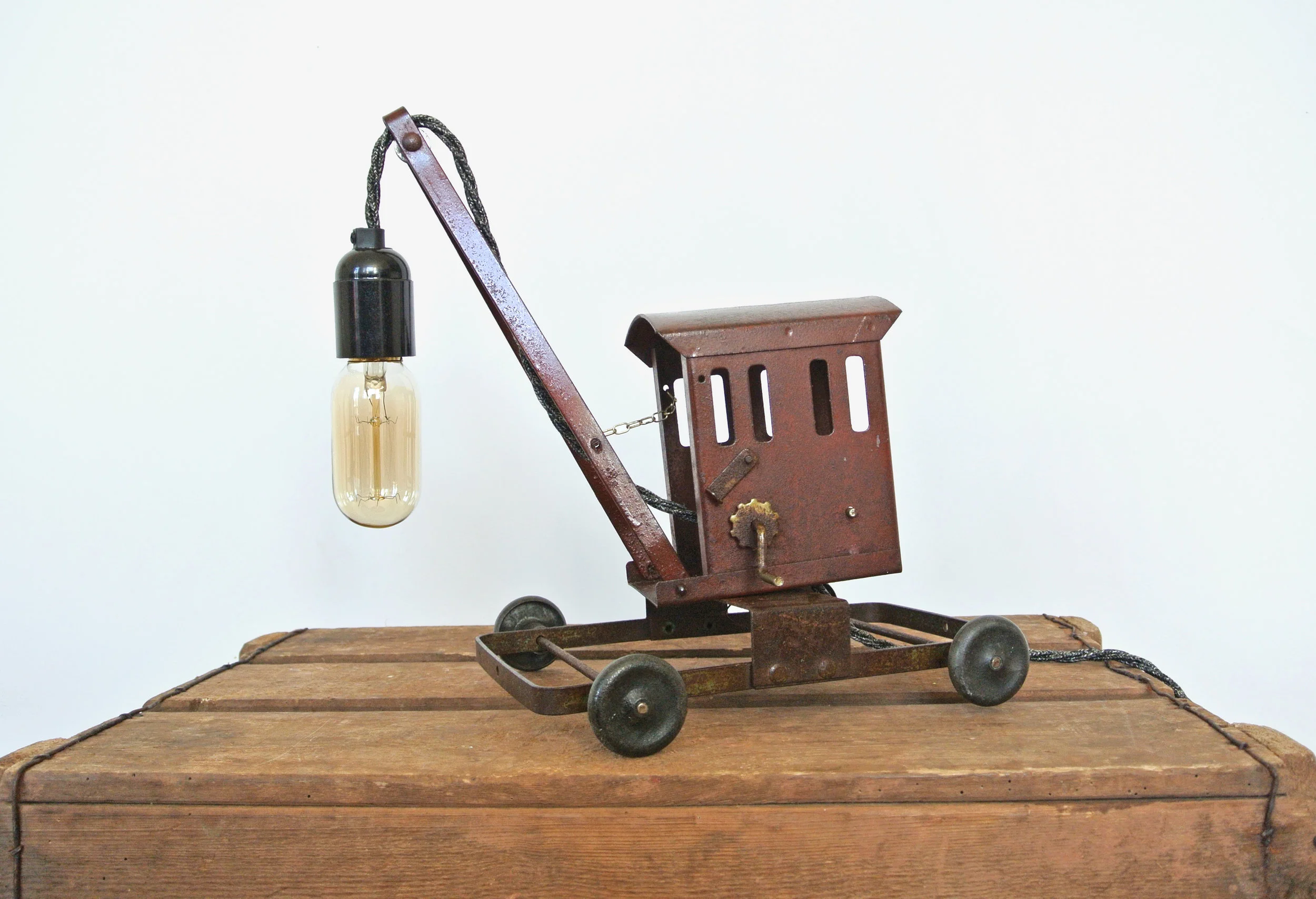 Vintage_red_crane_lamp_04A.jpg