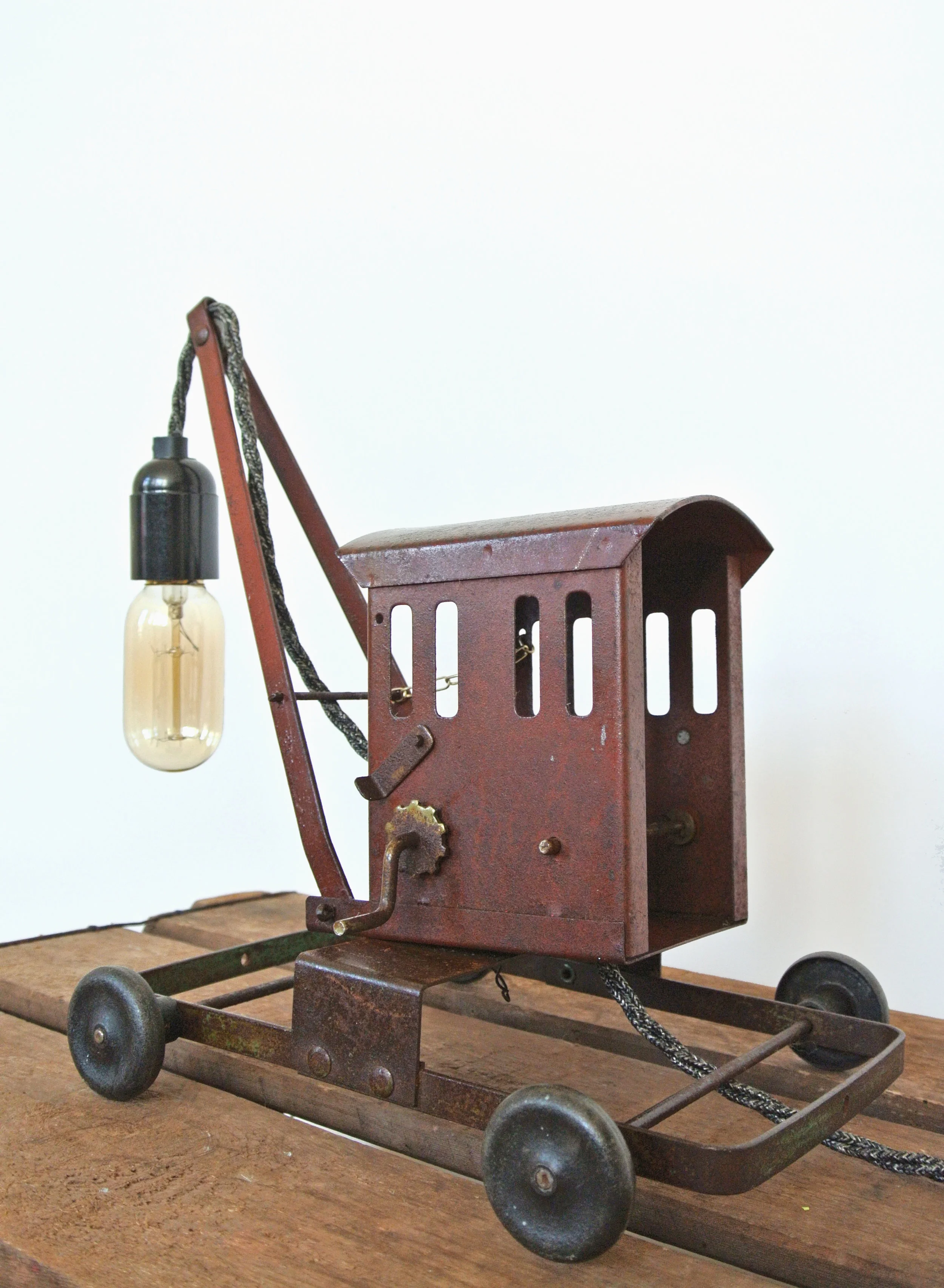 Vintage_red_crane_lamp_04D.jpg