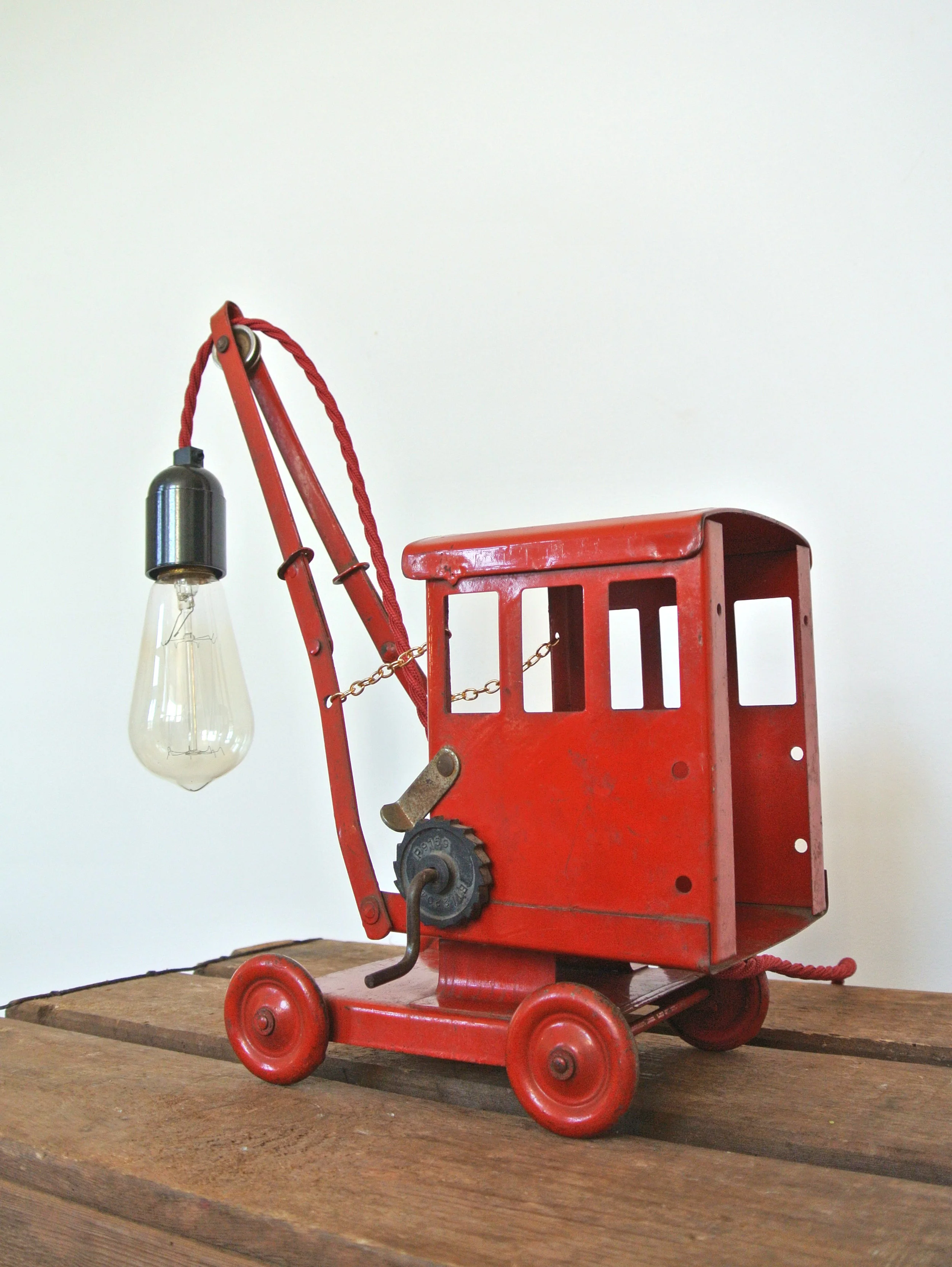 Vintage_red_crane_lamp_02E.jpg