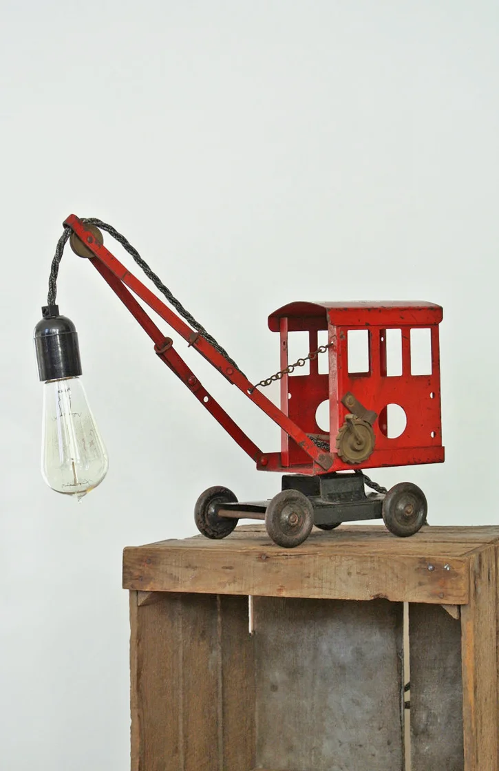 Red-Crane-light-01.jpg