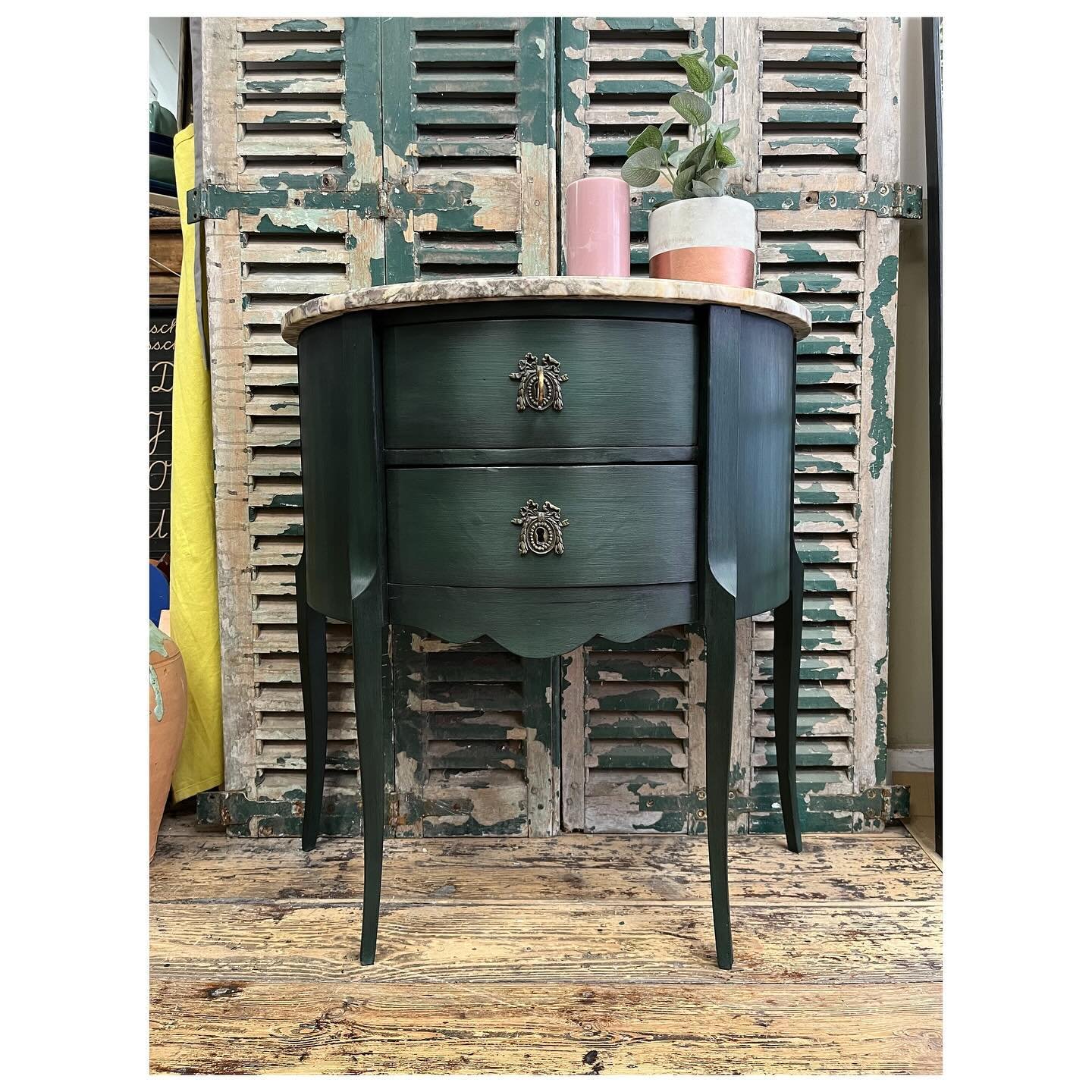 Green with envy 💚

&hellip;. Is how I&rsquo;m going to feel about whoever snaps up this beautiful vintage marble topped demi lune table that Will finished up last week. Just look at that amazing rich green, wonderful marble and unique shape. It&rsqu