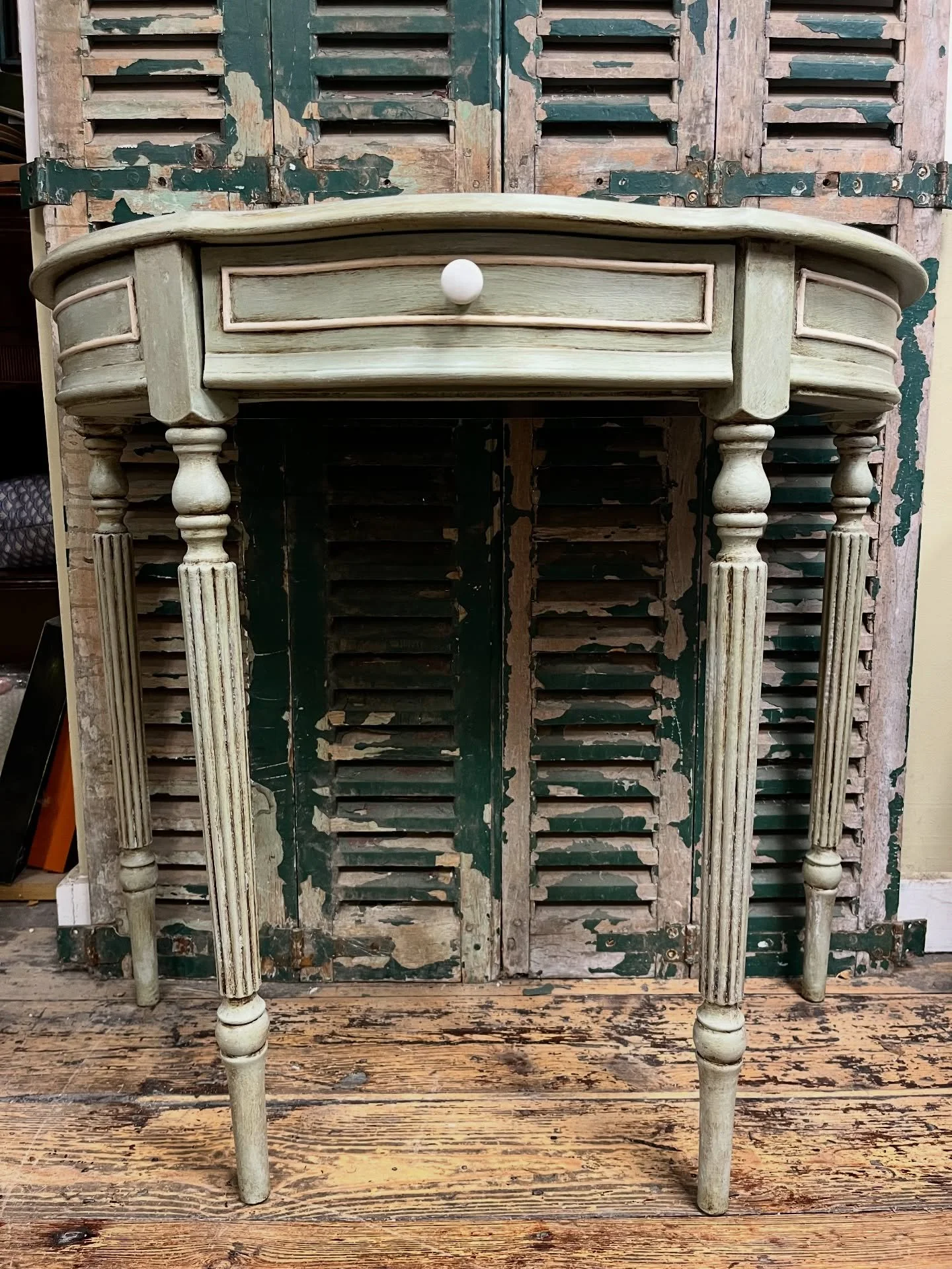 We all know the hunt for beautiful furniture doesn&rsquo;t stop just because it&rsquo;s almost Christmas, so Will has managed to whip up one final piece of furniture for you this year&hellip; and it&rsquo;s a beauty! 🤍

This wonderful vintage demi l