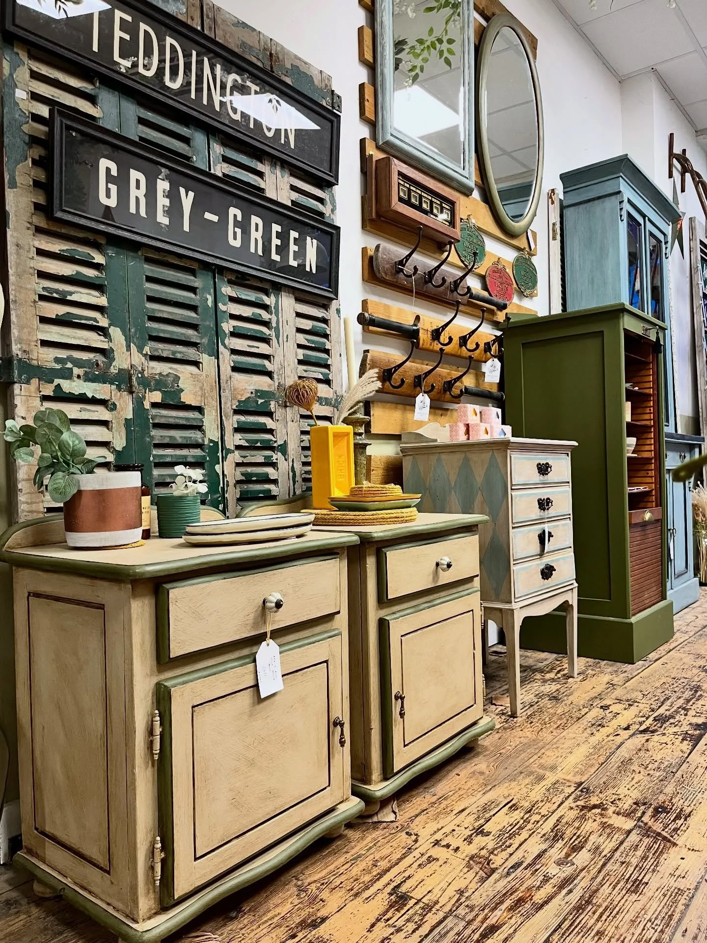 Saturday morning view!

The best way to beat January blues? With some retail therapy of course 😜 

We hope to see some of your lovely faces today! We&rsquo;re open 10am - 5pm