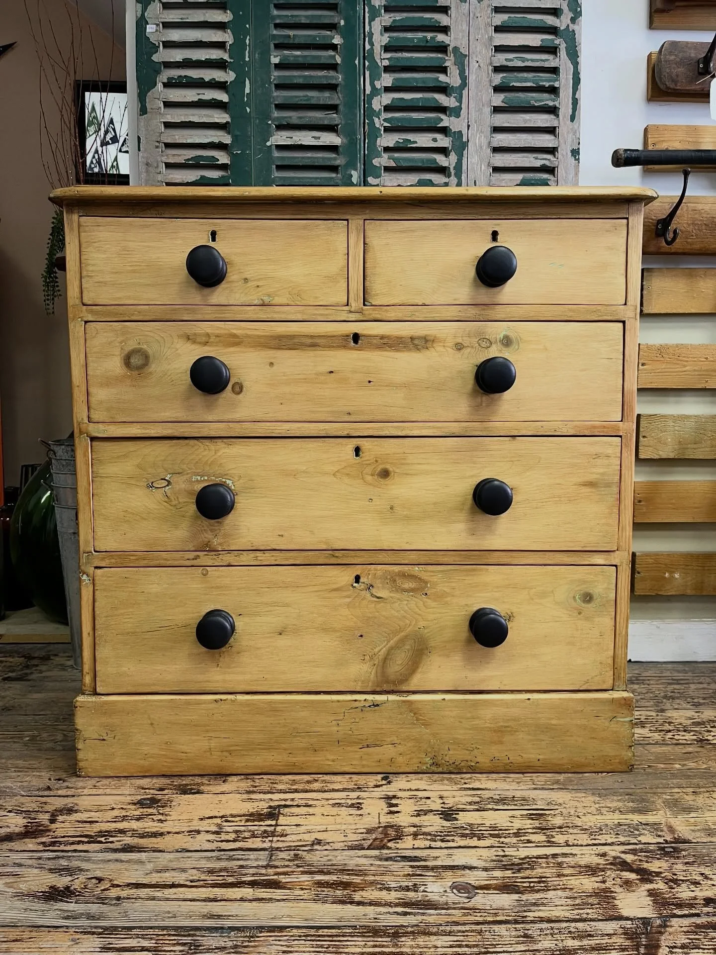 ✨ NEW ✨

This wonderful large chest of drawers has been stripped to reveal its warm natural wood. A few small hints of green from its previous life remain in place to enhance the rustic charm of this lovely piece of furniture. Finally, the knobs have