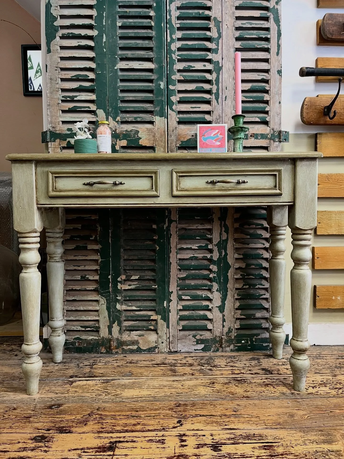 If you&rsquo;ve been patiently waiting for the perfect console table for your hall way, today is the day!

- Neutral but (importantly) still a colour ✔️ 
- Vintage details ✔️ 
- Hand painted in a rustic style ✔️ 
- Narrow in depth, perfect for smalle