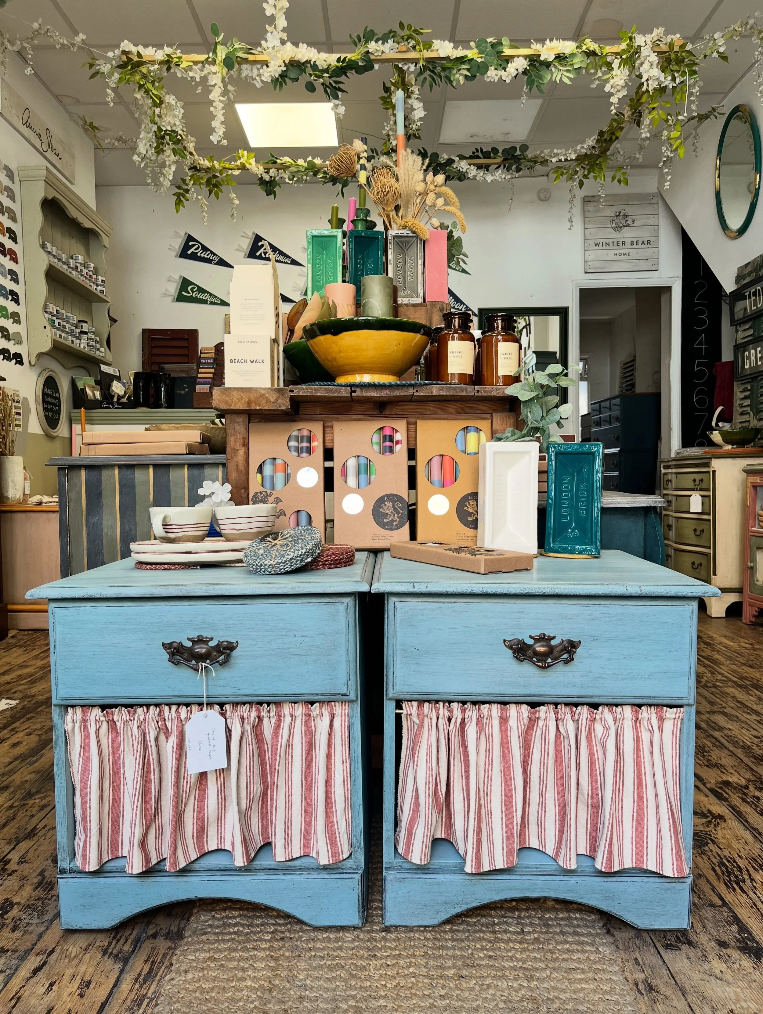 The shop has had a little switch up this past week to fill a few gaps from furniture sales and for lovely new pieces to make it onto the shop floor too! 🙌🏻

Wills been working on something new for you the last few days, they are almost ready so kee