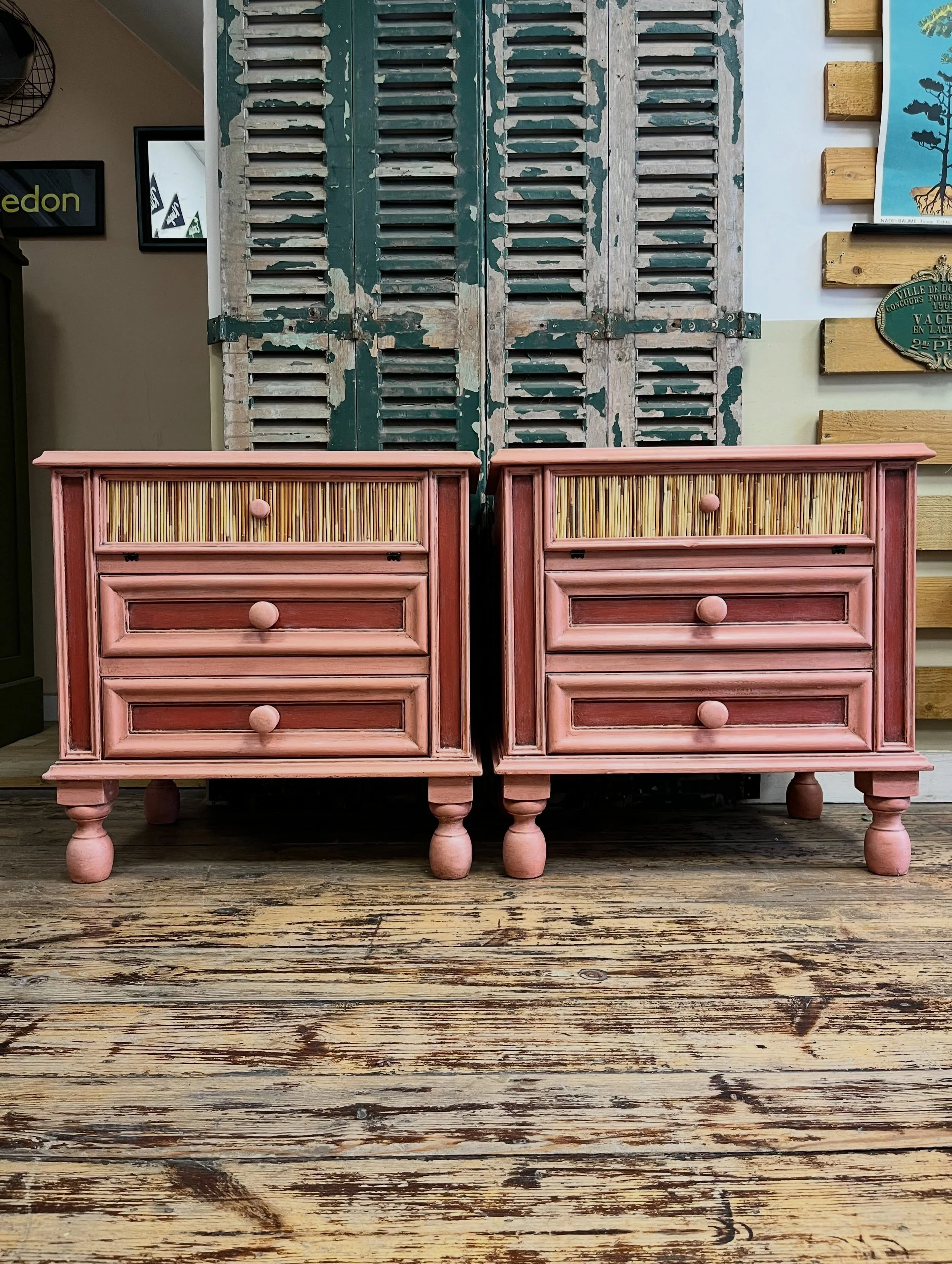 ✨ NEW! ✨ 

As promised; the stills of our latest pair of bedside tables to hit the shop floor.

These bedside tables underwent a huge transformation behind the scenes to achieve their new soft pink and earthy red bamboo look.

As is often the case, S