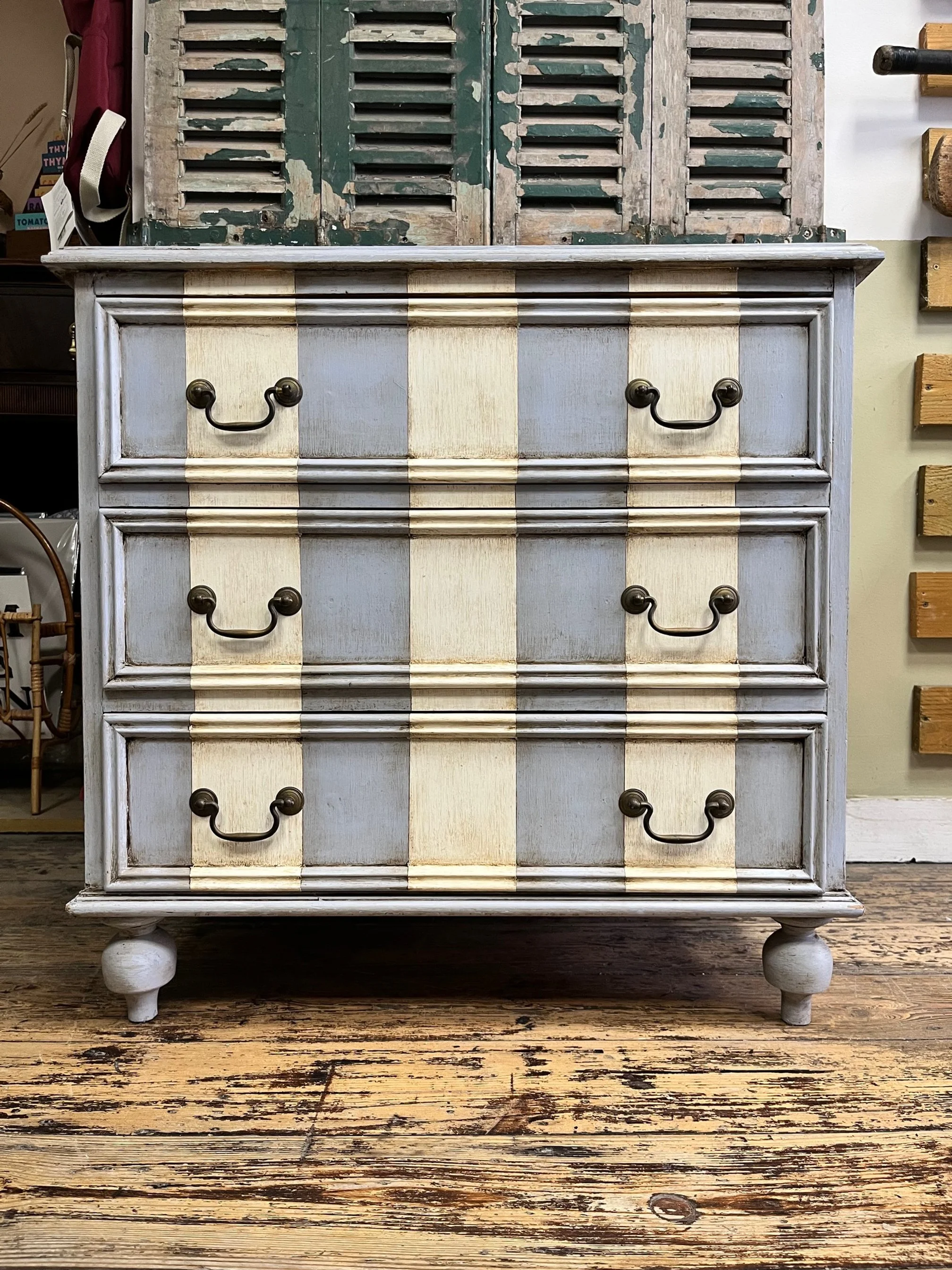 winterbearhome-blue-white-striped-chest-of-drawers-02.jpeg