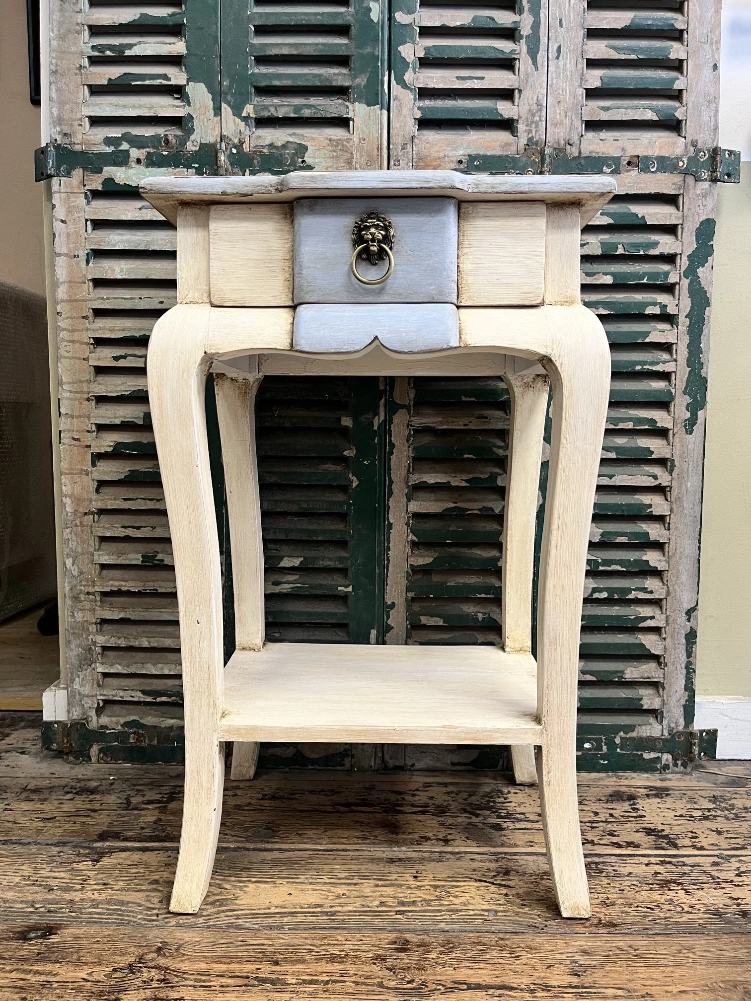 winterbearhome-rustic-lion-handle-side-table-05.jpeg