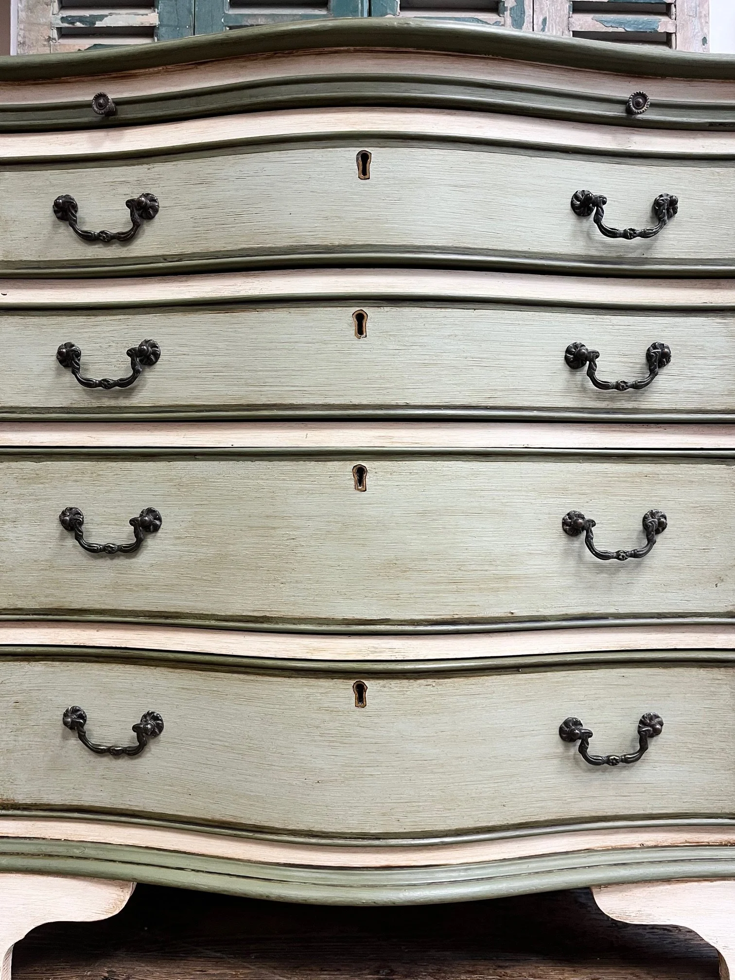 winterbearhome-bow-front-french-style-chest-of-drawers-01.jpeg