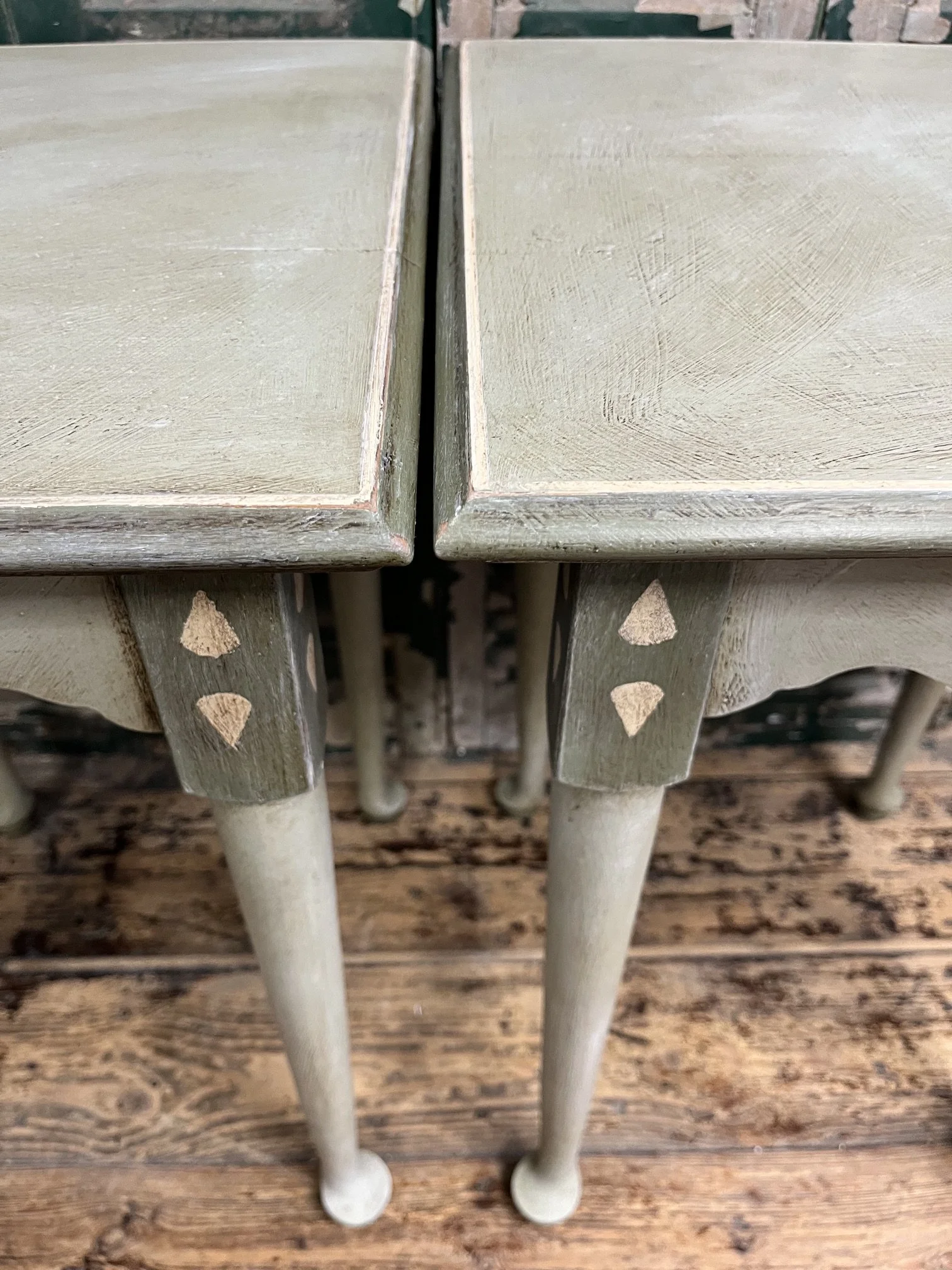 winterbearhome-pair-of-rustic-green-side-tables-01.jpeg