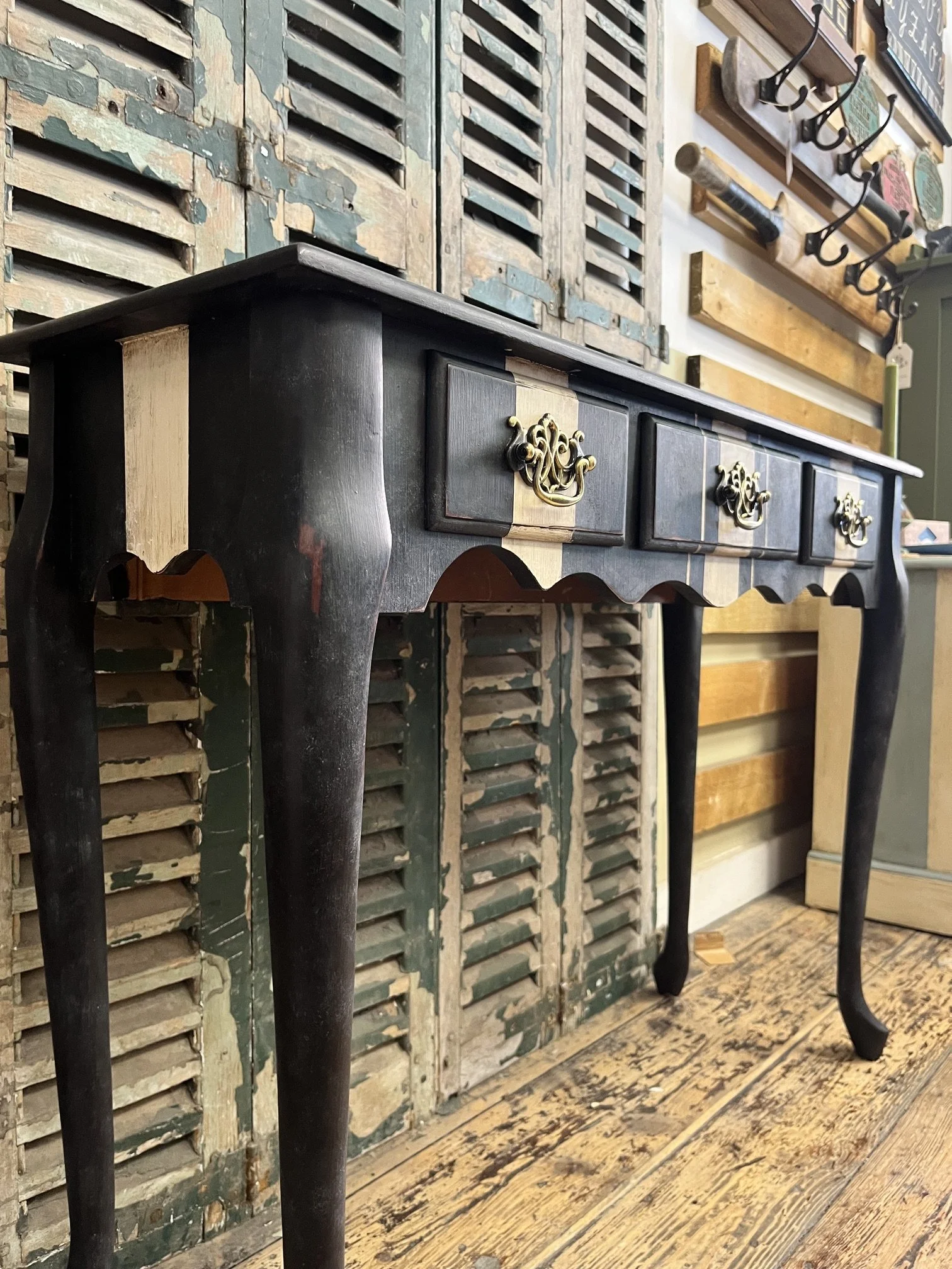 winterbearhome-black-white-stripe -console-table-01.jpeg